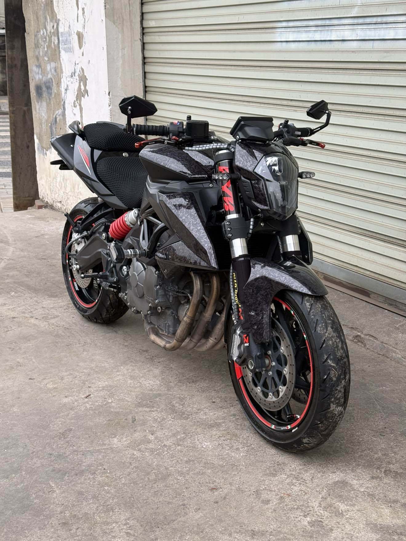 贝纳利 TNT600i