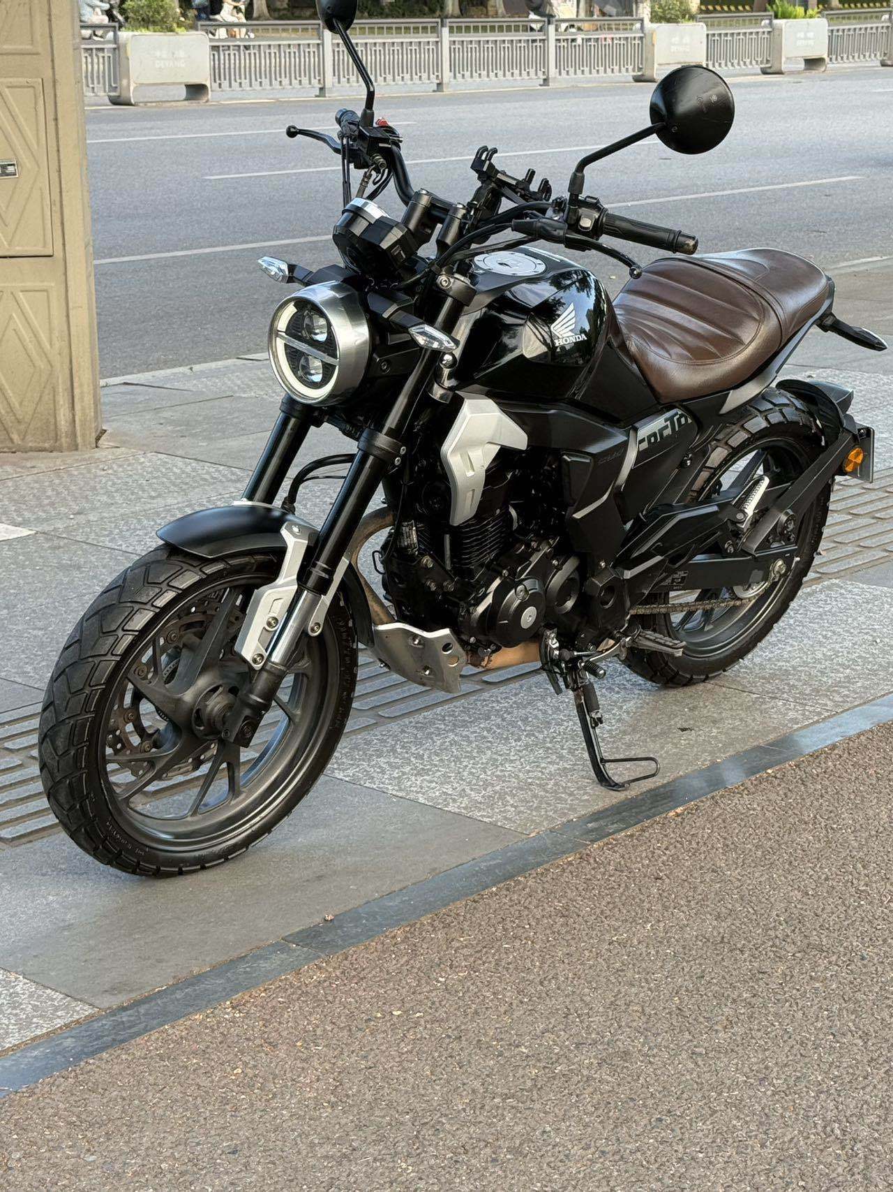 新大洲本田 CBF190TR