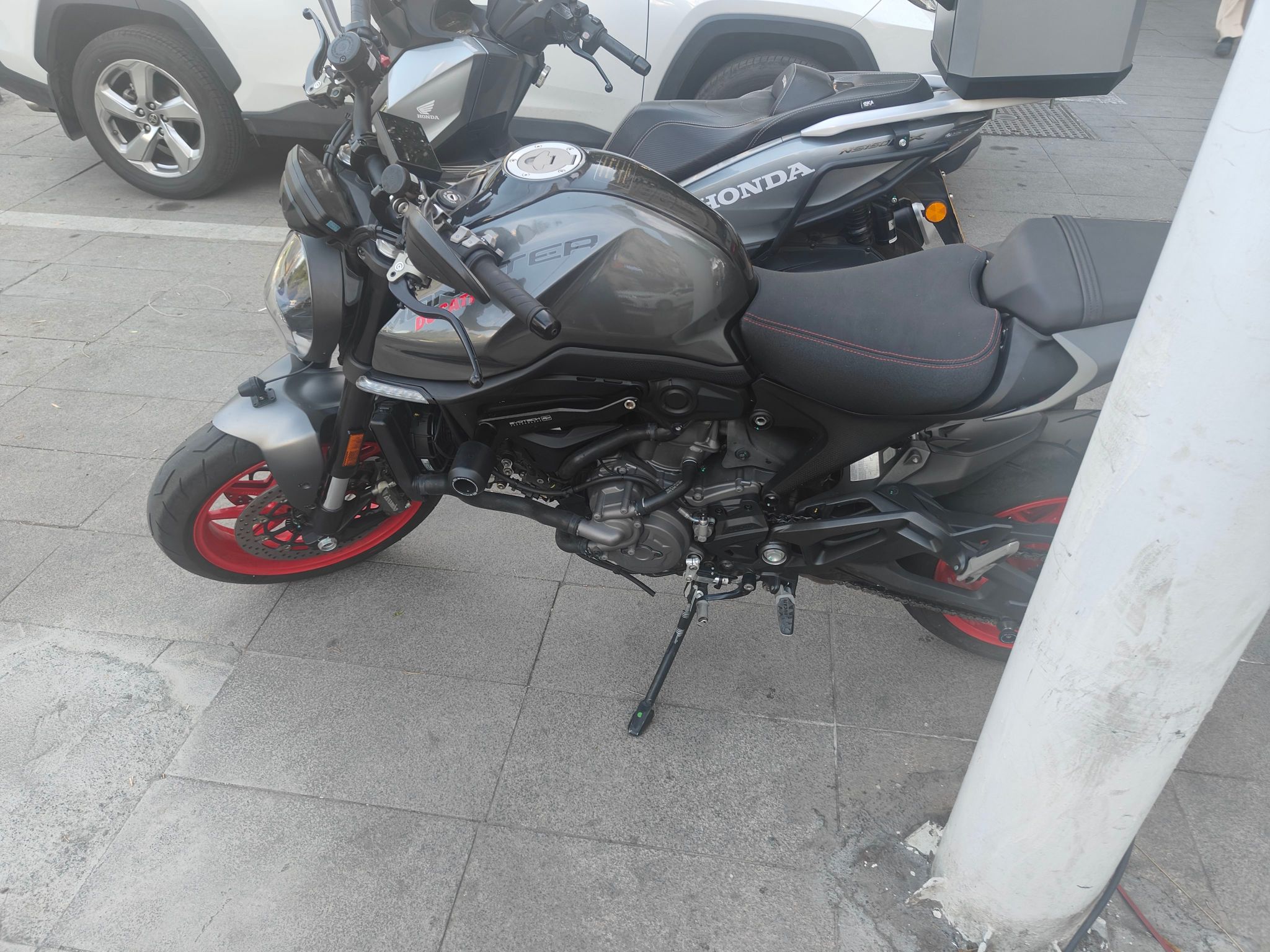 杜卡迪 Monster 950
