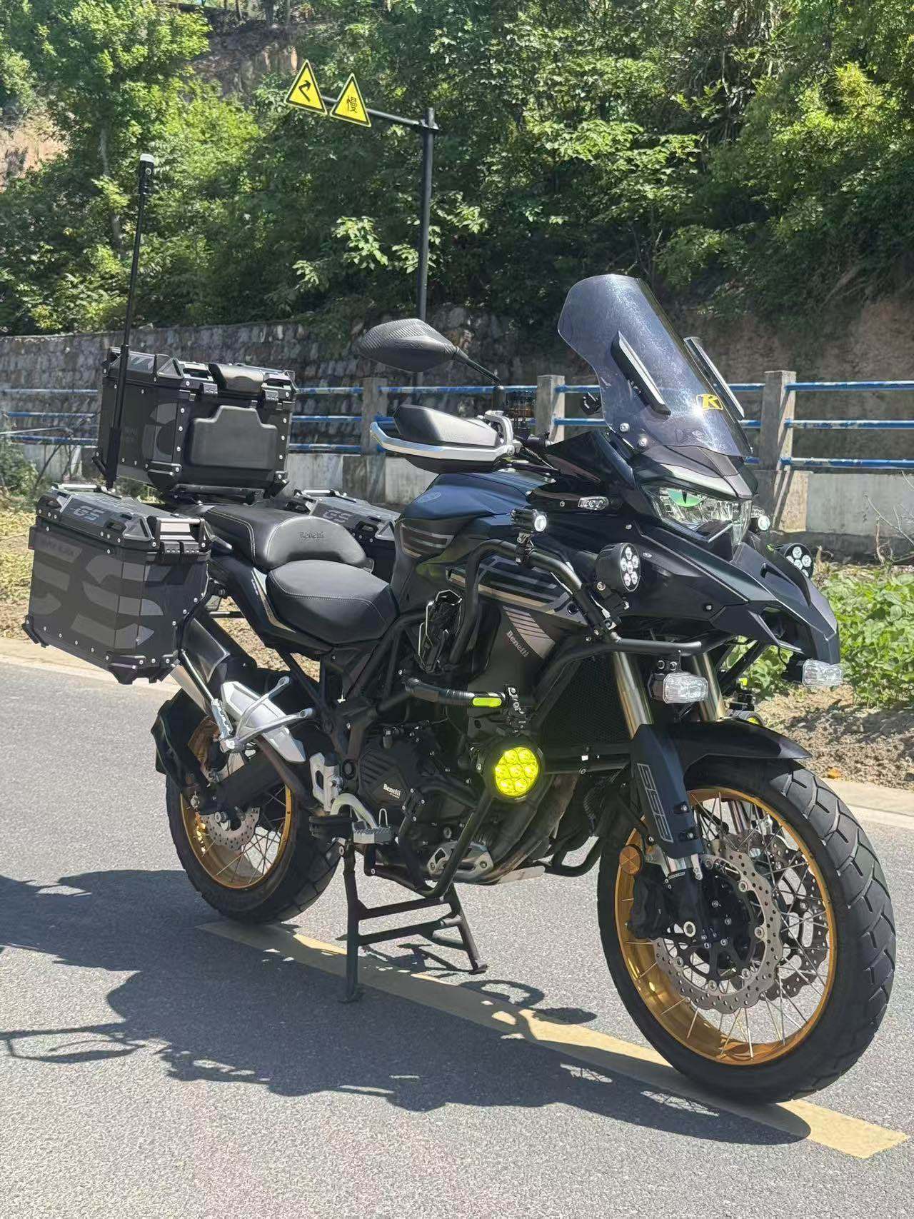 贝纳利 TRK552