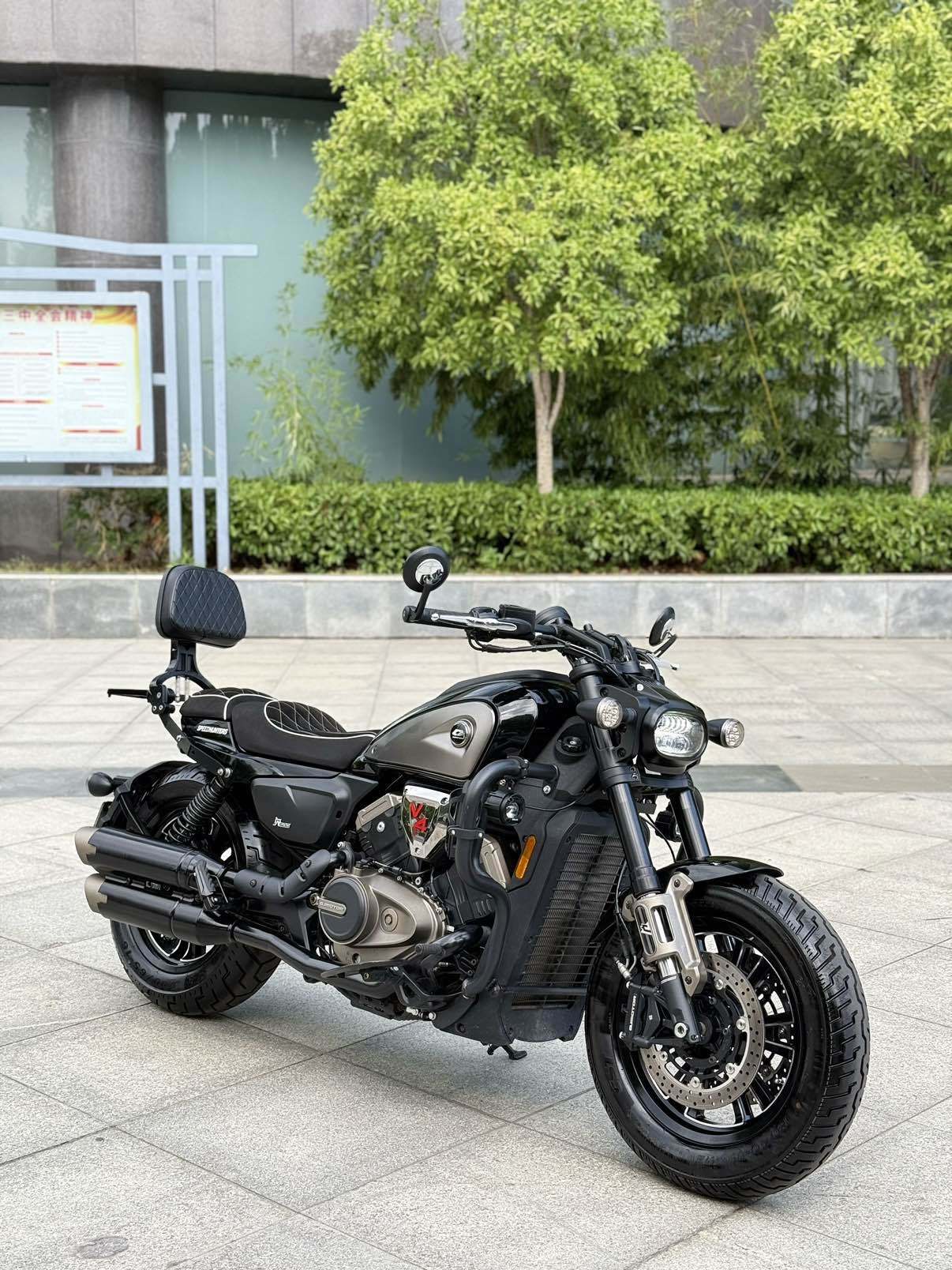 QJMOTOR 闪600