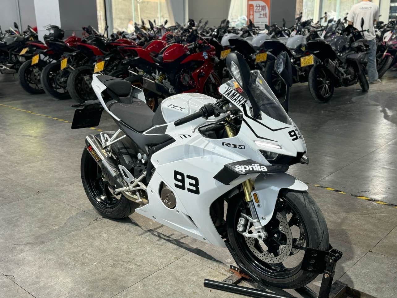 张雪机车 500RR