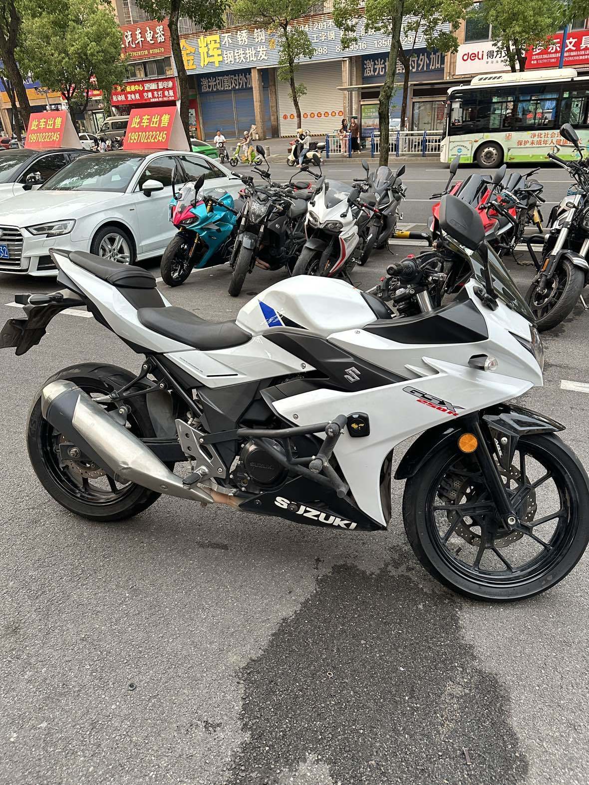 豪爵铃木 GSX250R