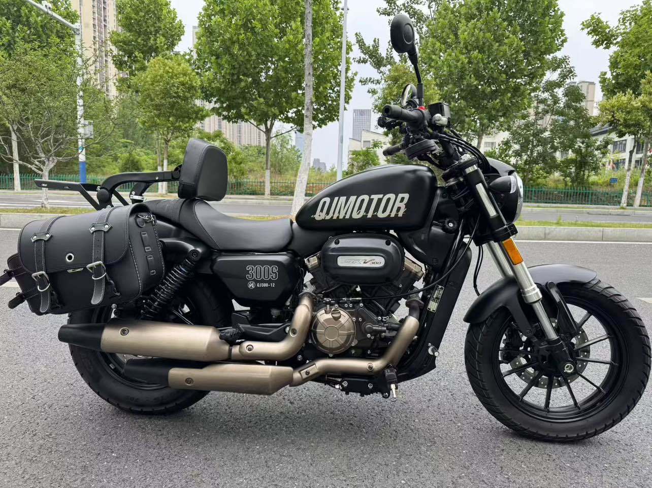 QJMOTOR 闪300S