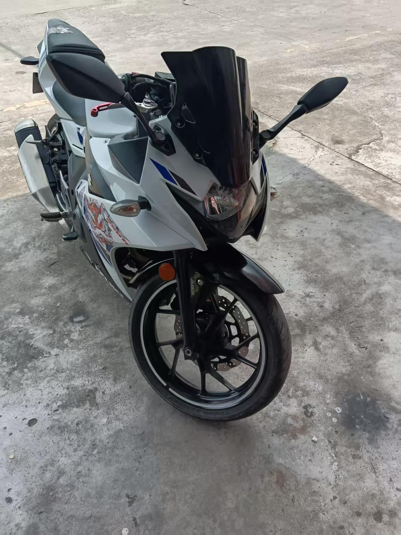 豪爵铃木 GSX250R