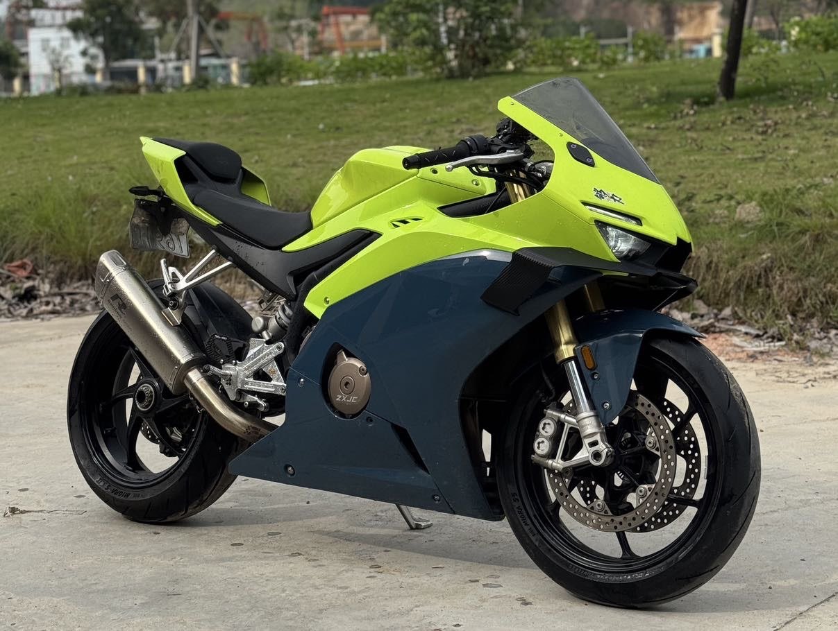 张雪机车 500RR
