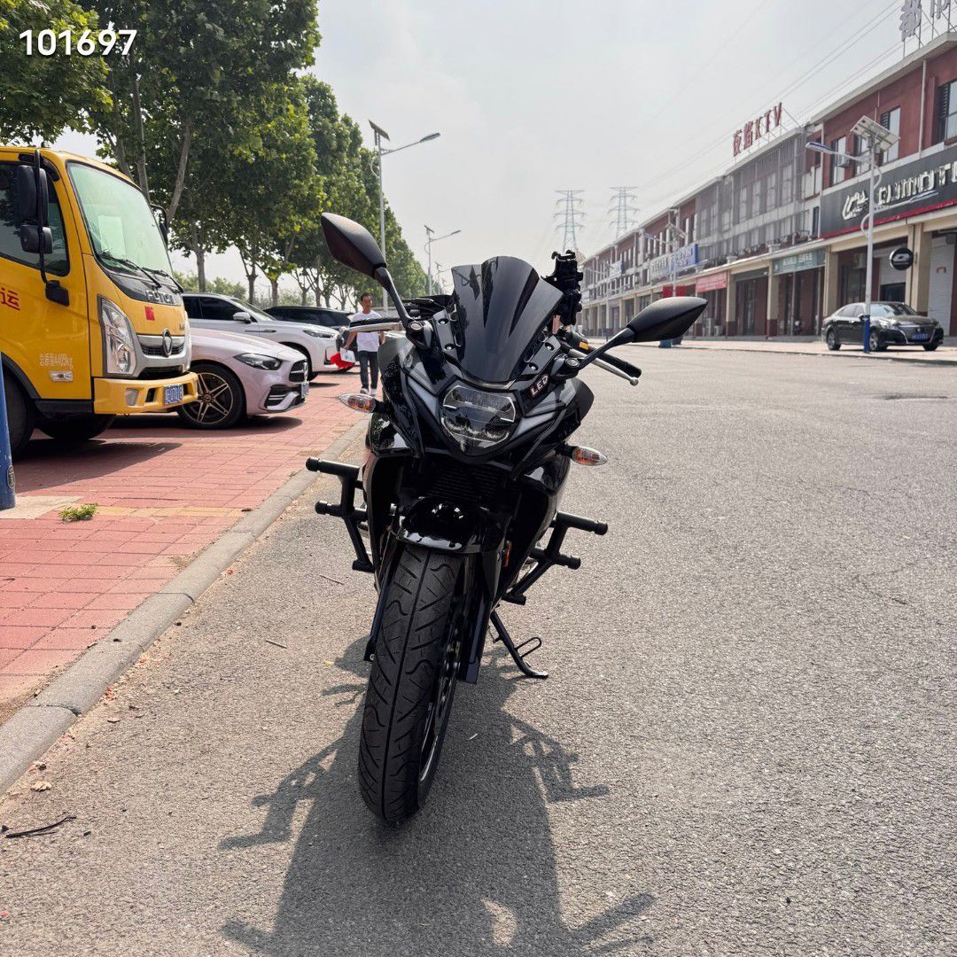 豪爵铃木 GSX250R