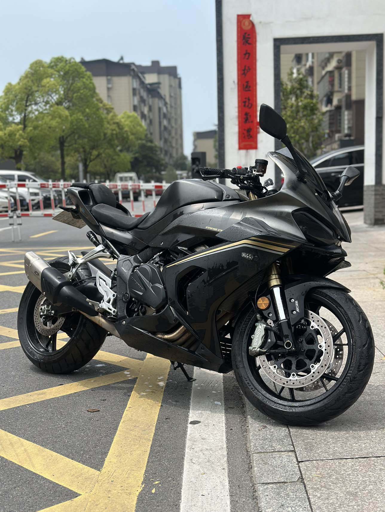 QJMOTOR 赛800