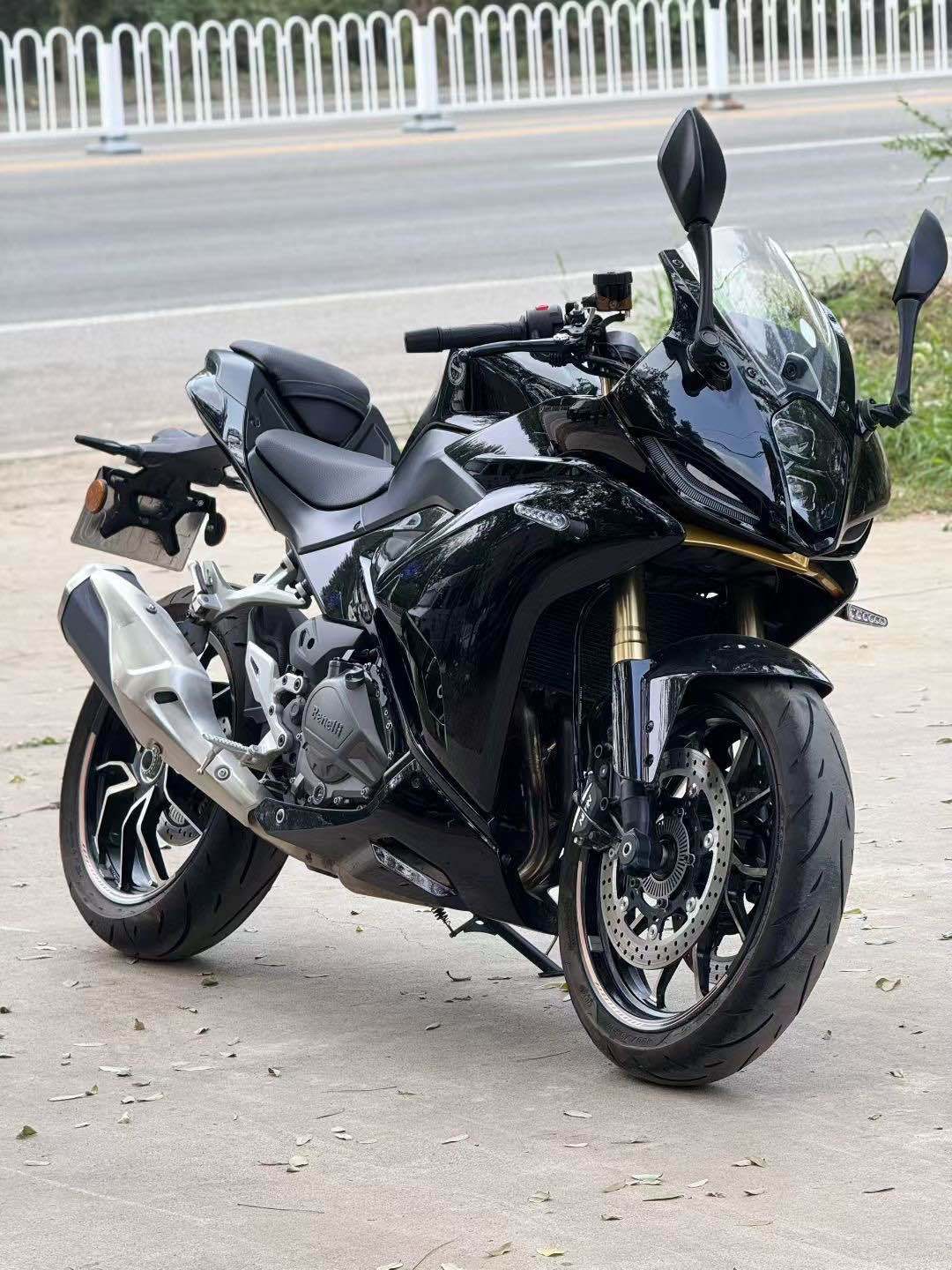 贝纳利 龙卷风 Tornado 402R