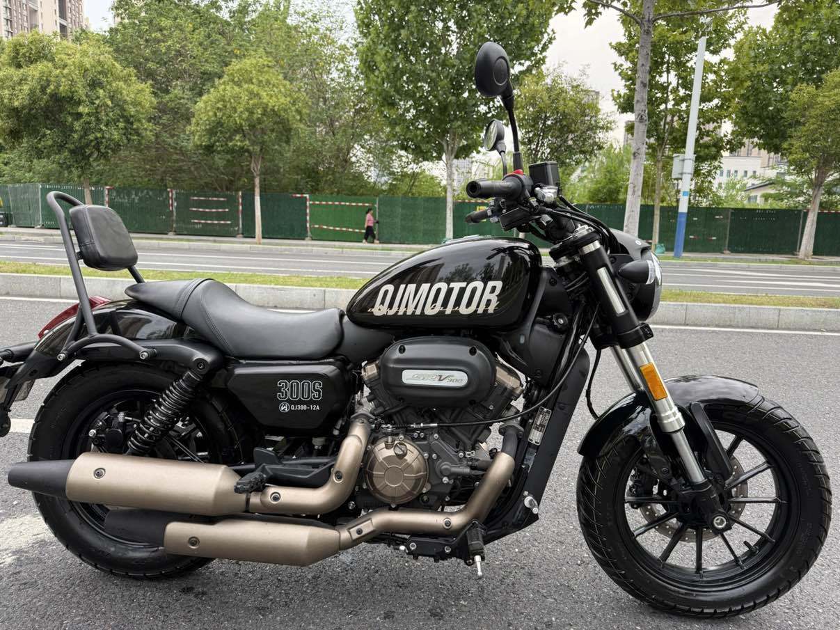 QJMOTOR 闪300S