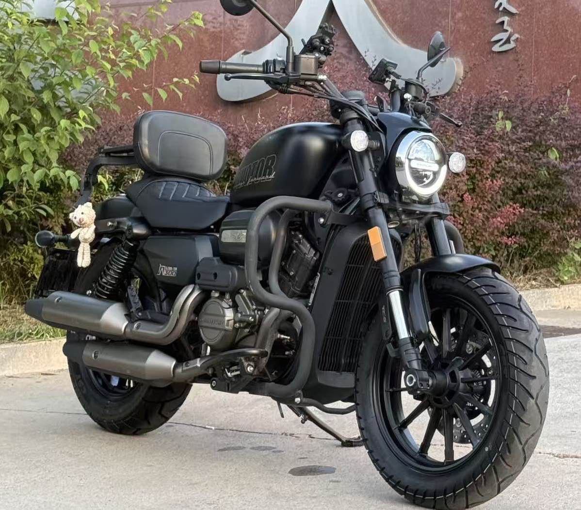 QJMOTOR 闪300S