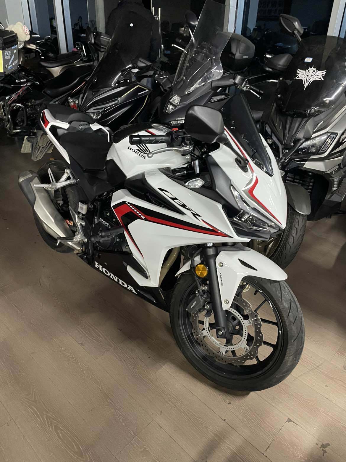 本田WING CBR400R