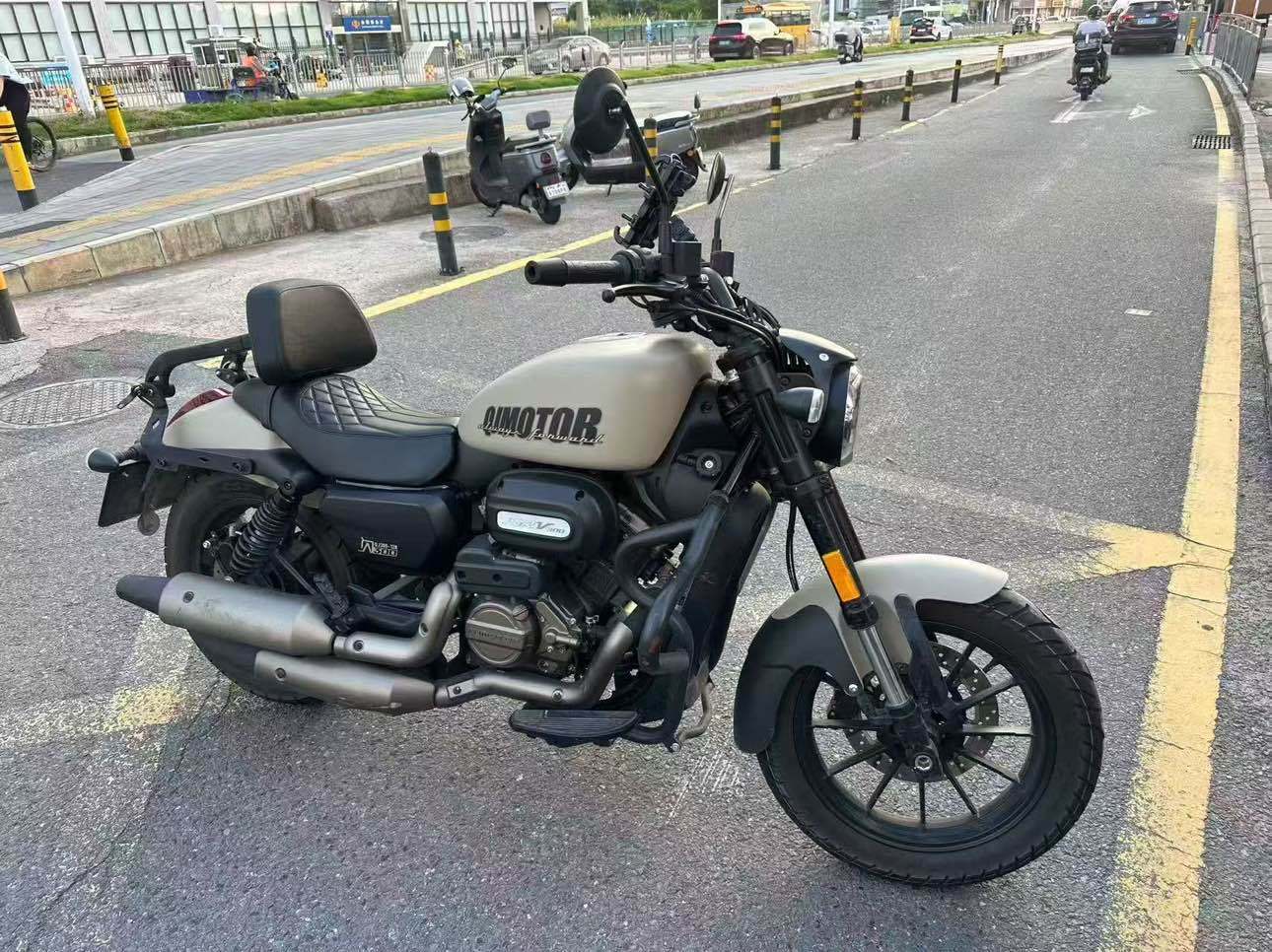 QJMOTOR 闪300S