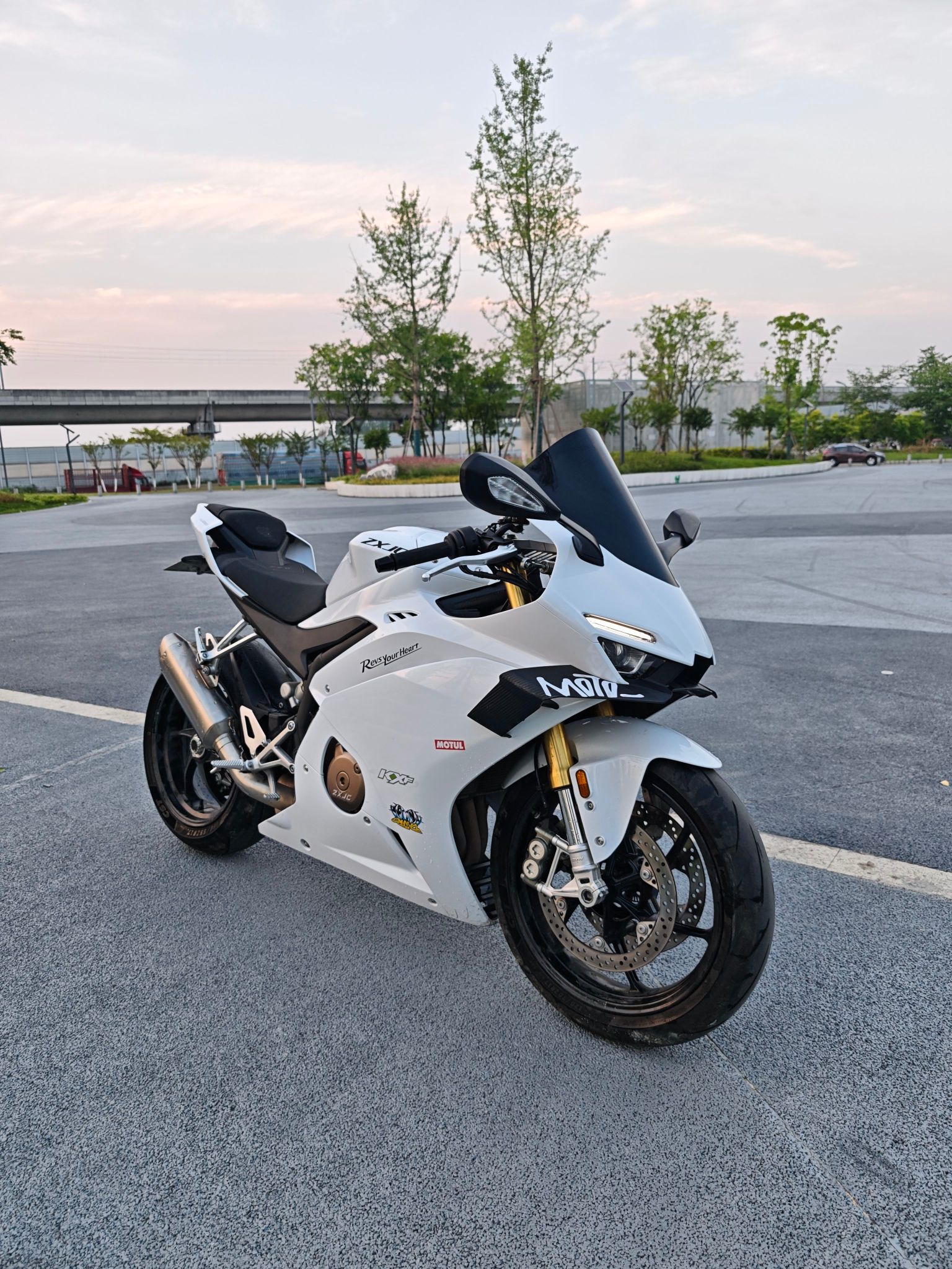 张雪机车 500RR