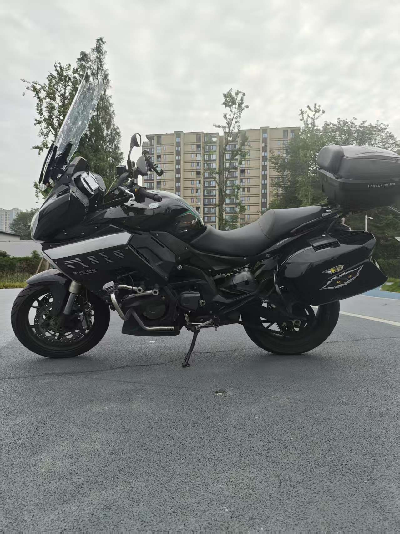 贝纳利 600 GC