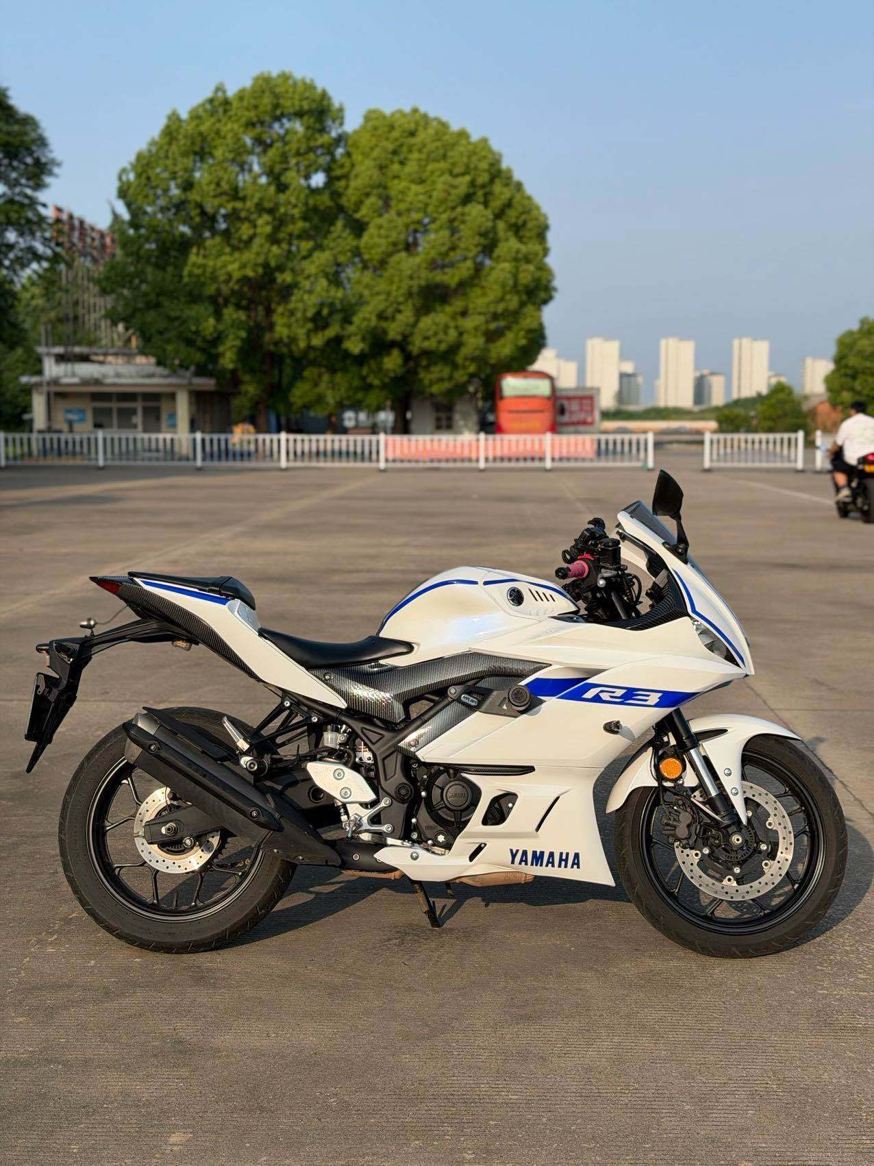雅马哈 YZF-R3