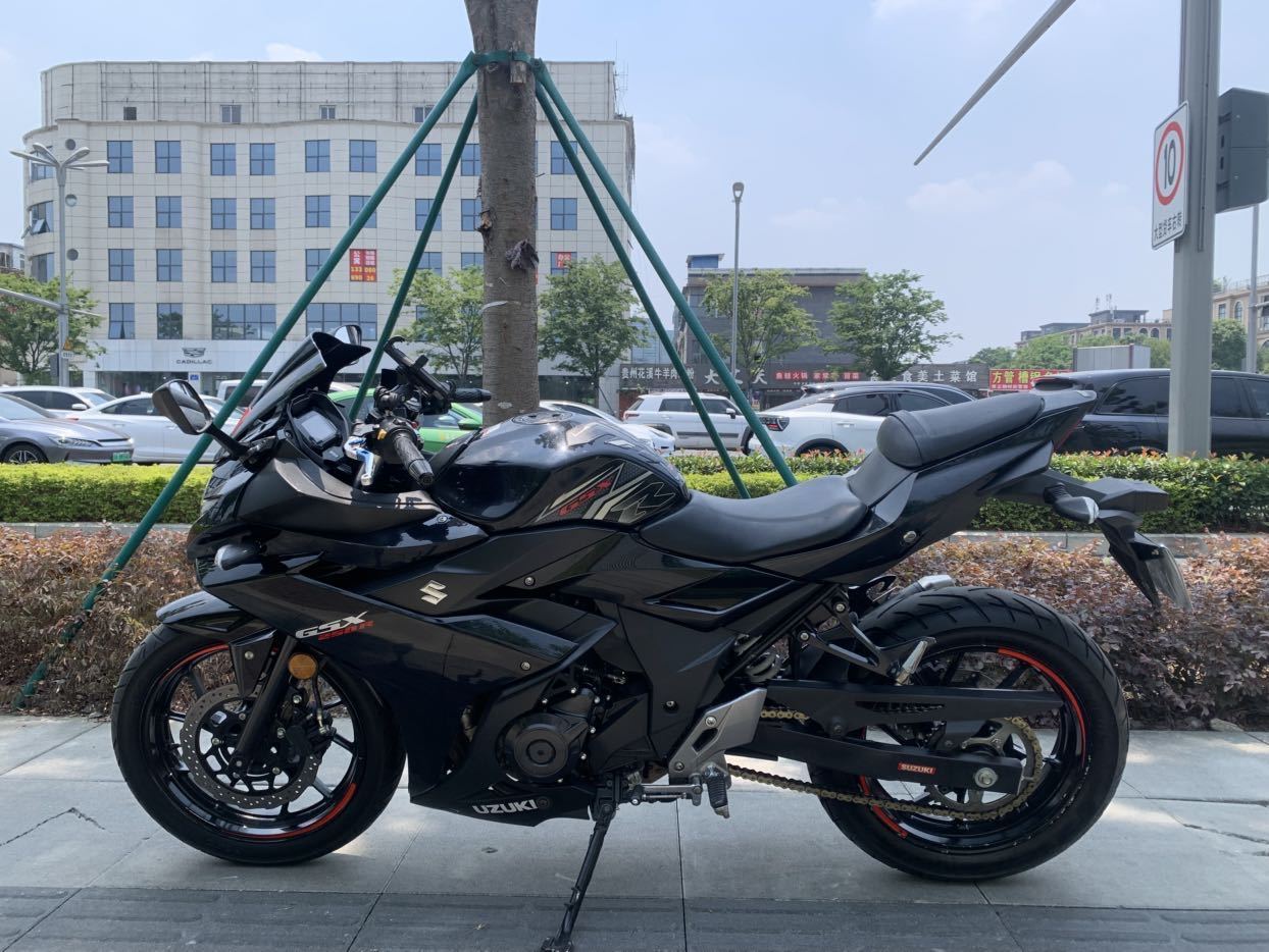 豪爵铃木 GSX250R