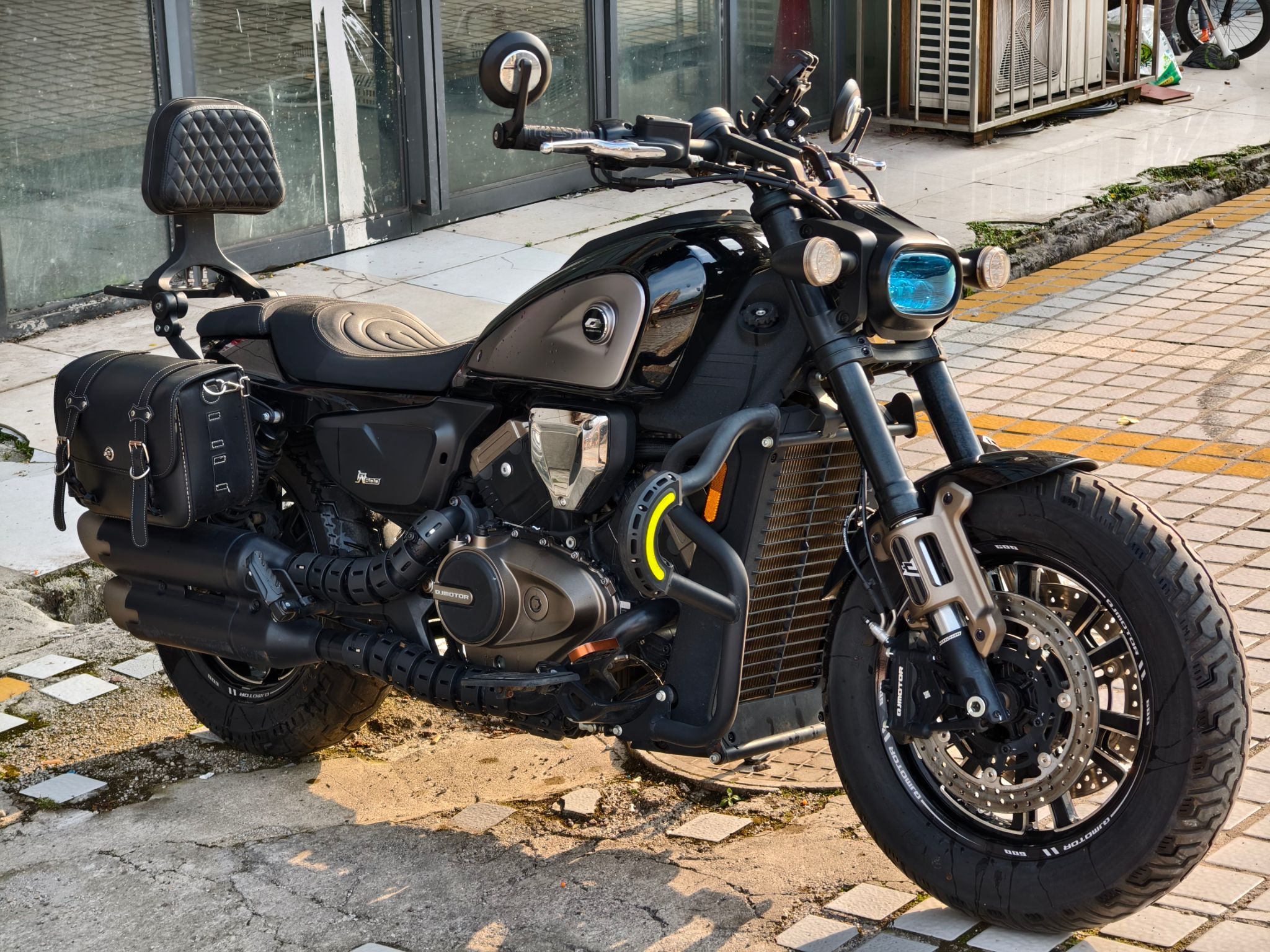 QJMOTOR 闪600