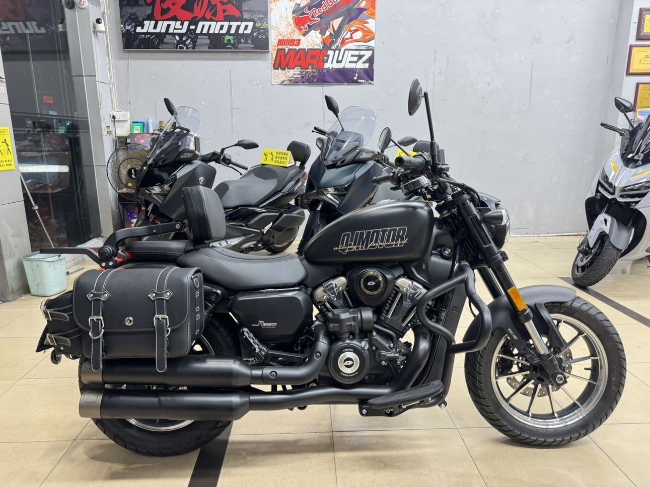 QJMOTOR 闪300S