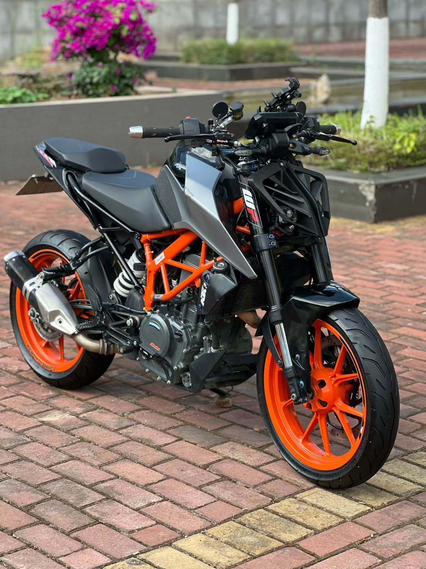 KTMR2R 390 Duke