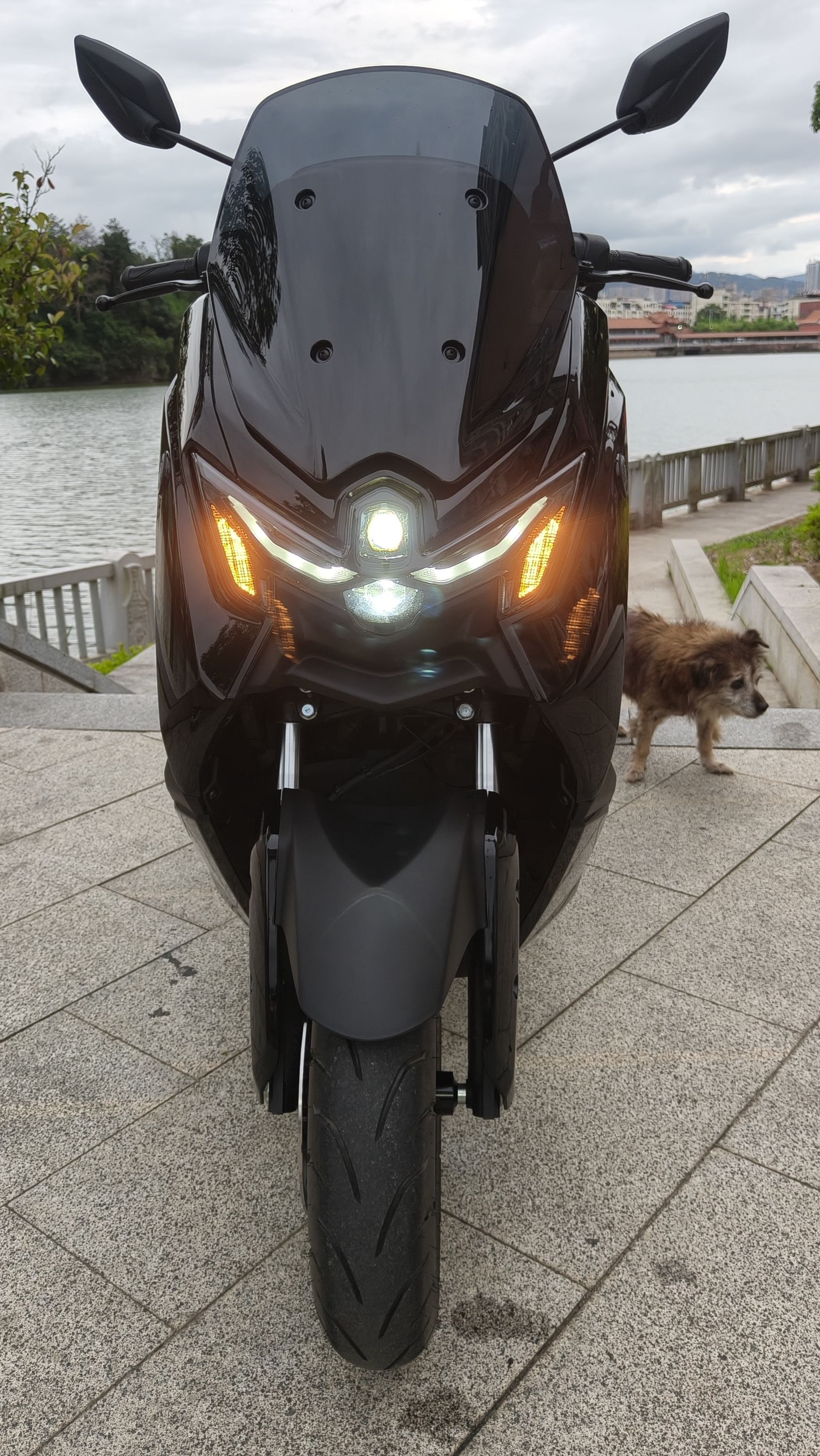 雅马哈 NMAX