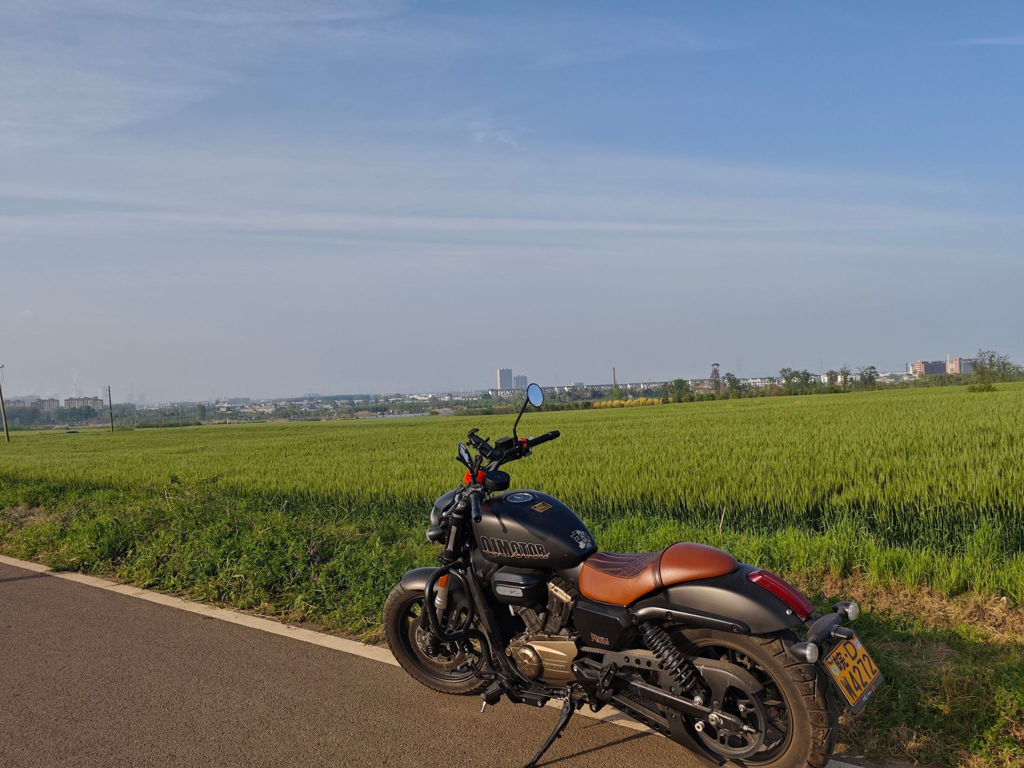 QJMOTOR 闪300S