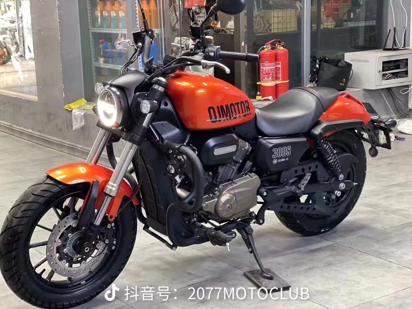 QJMOTOR 闪300S
