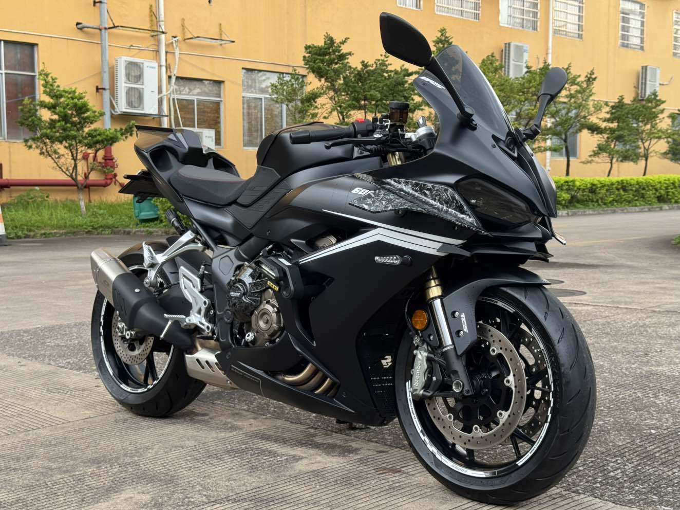 QJMOTOR 赛600