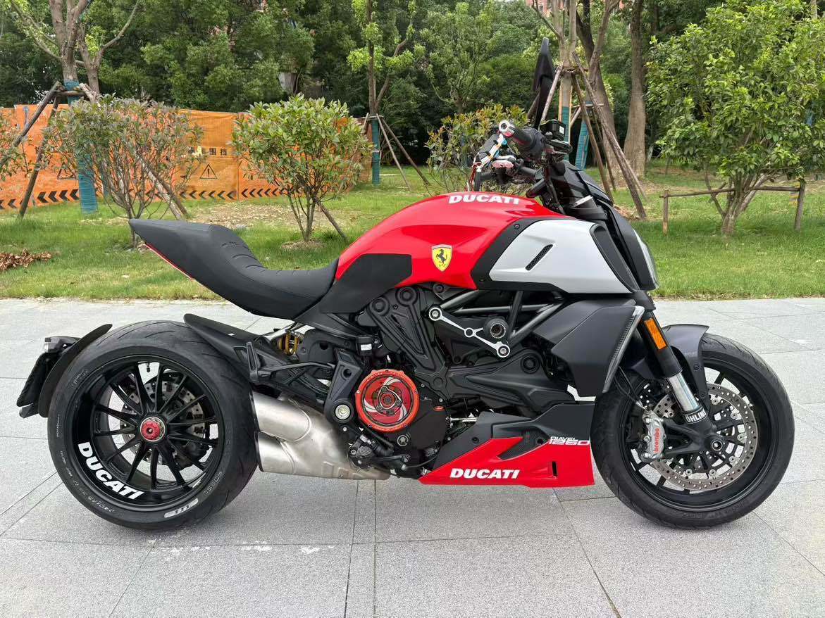 杜卡迪 Diavel 