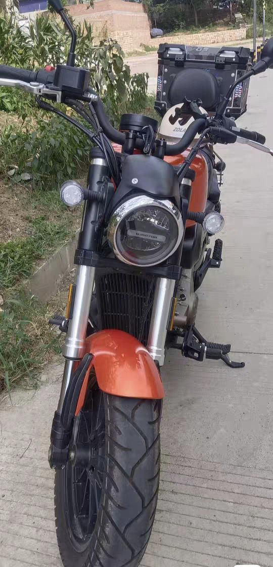 QJMOTOR 闪300S