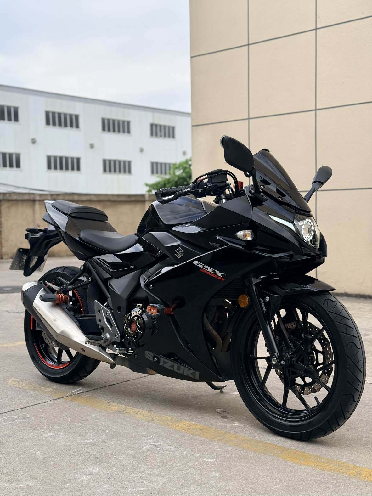 豪爵铃木 GSX250R