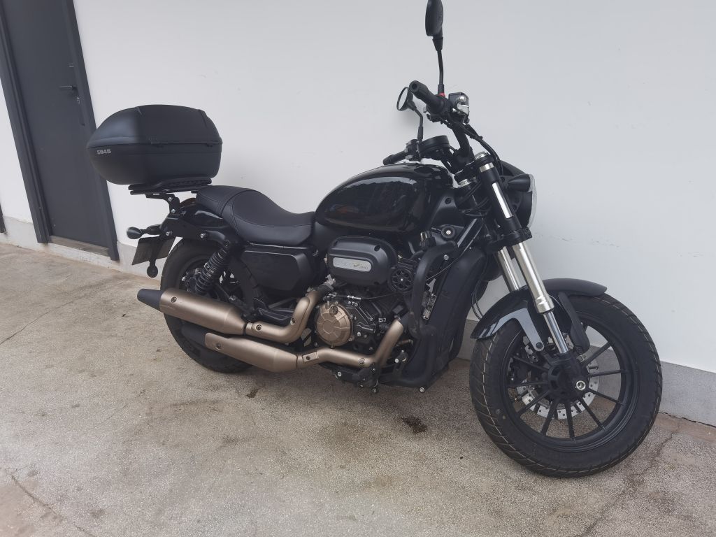 QJMOTOR 闪300S