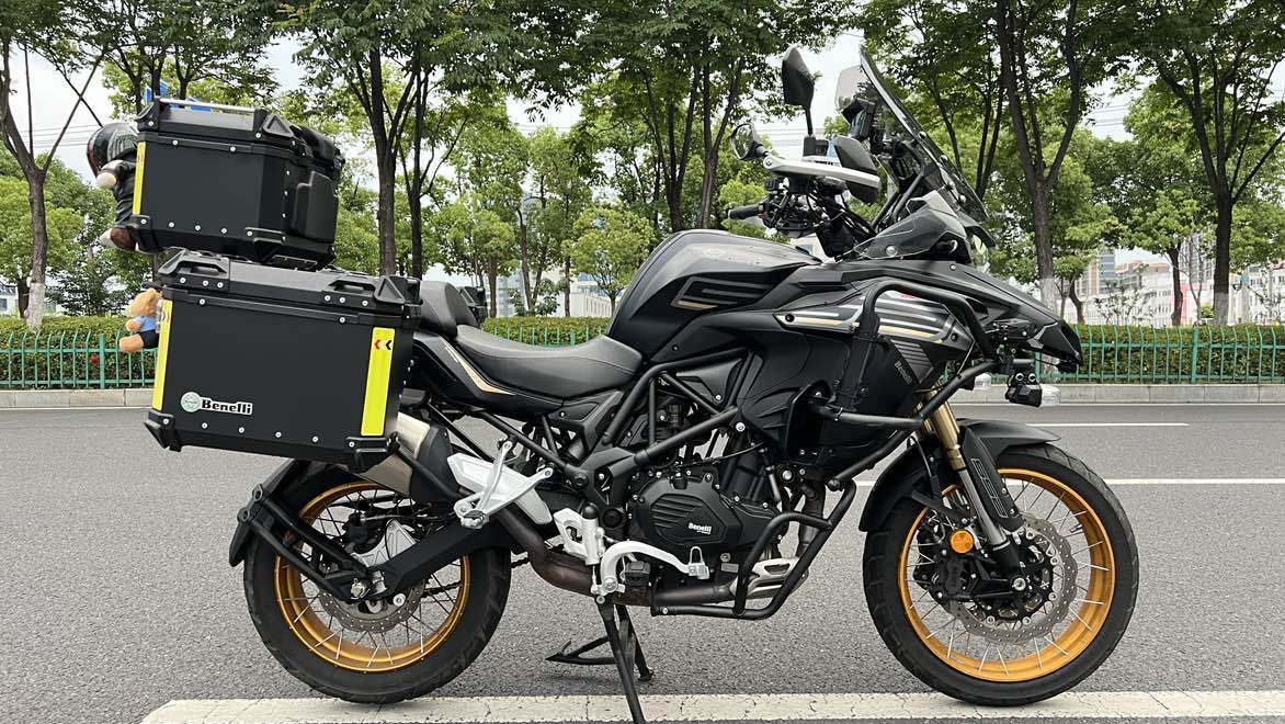 贝纳利 TRK552