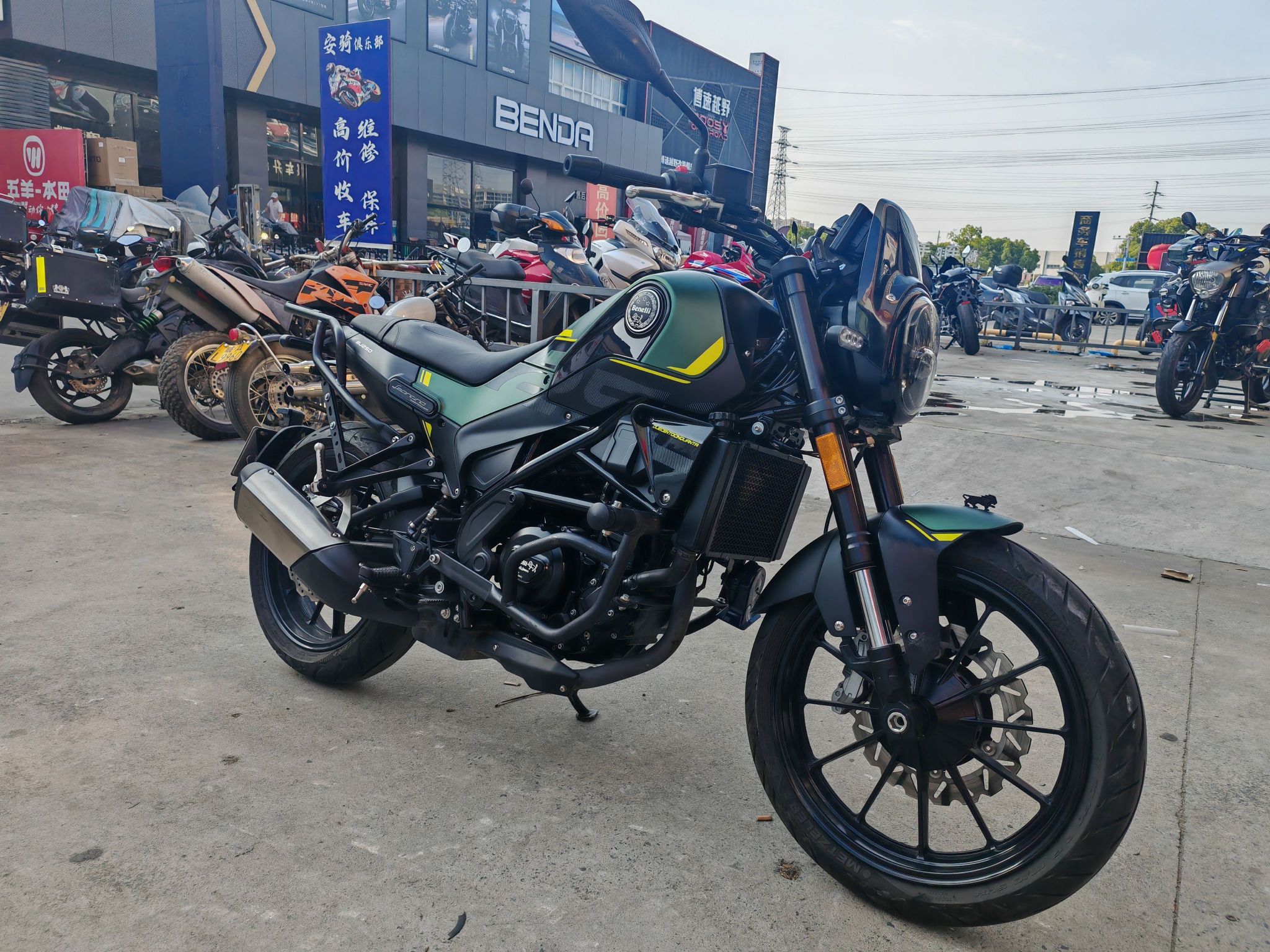 贝纳利 幼狮 Leoncino 250