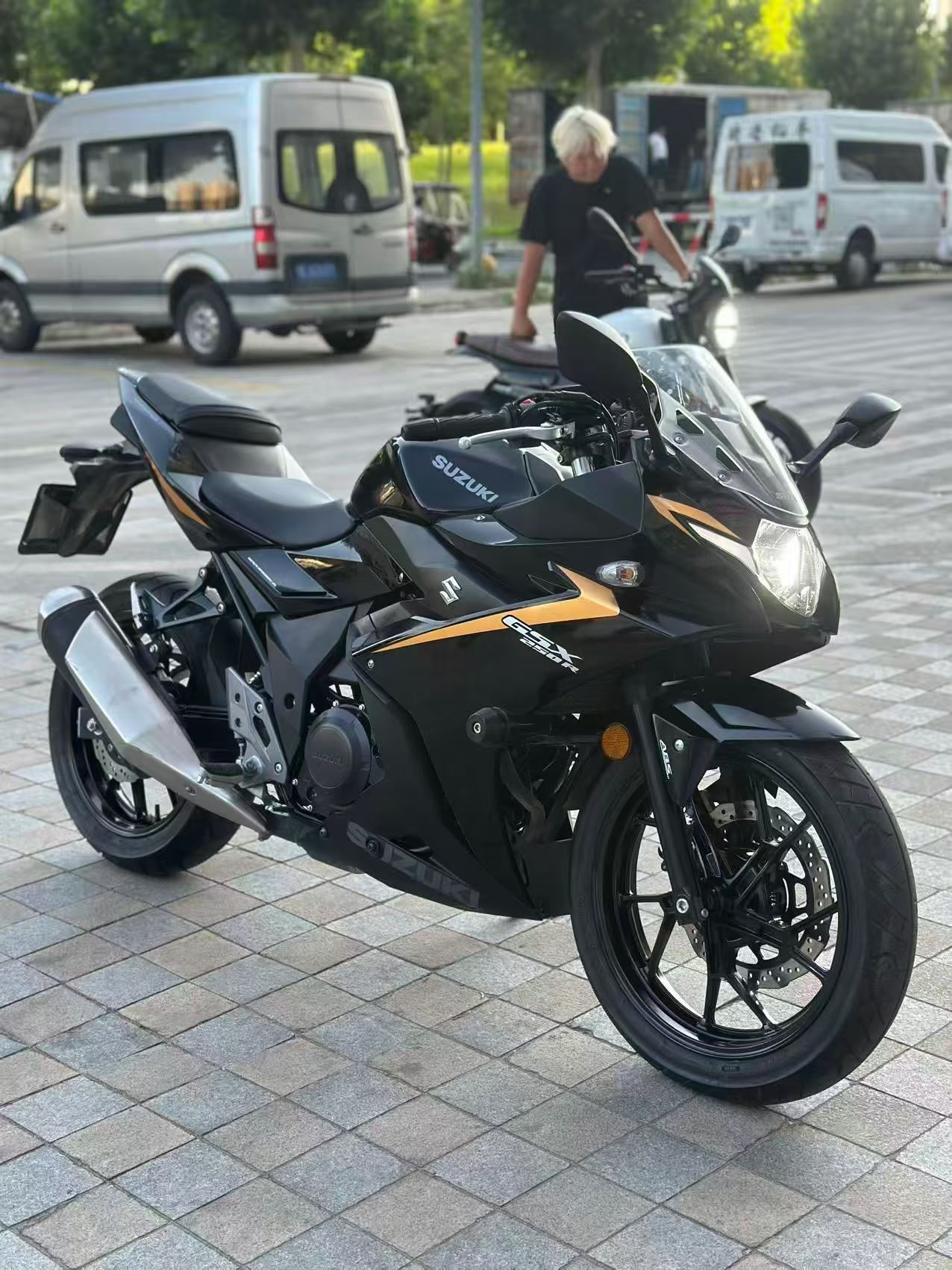 豪爵铃木 GSX250R