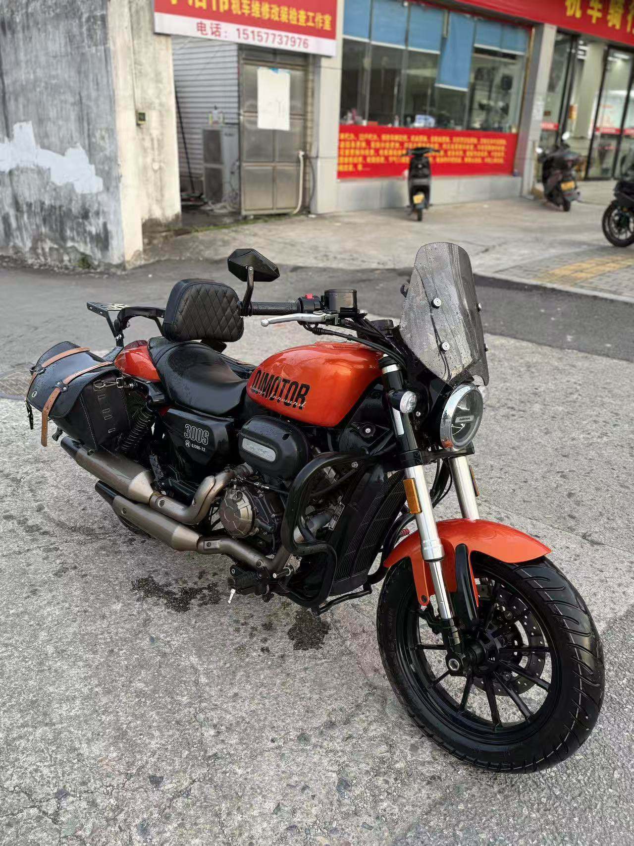 QJMOTOR 闪300S