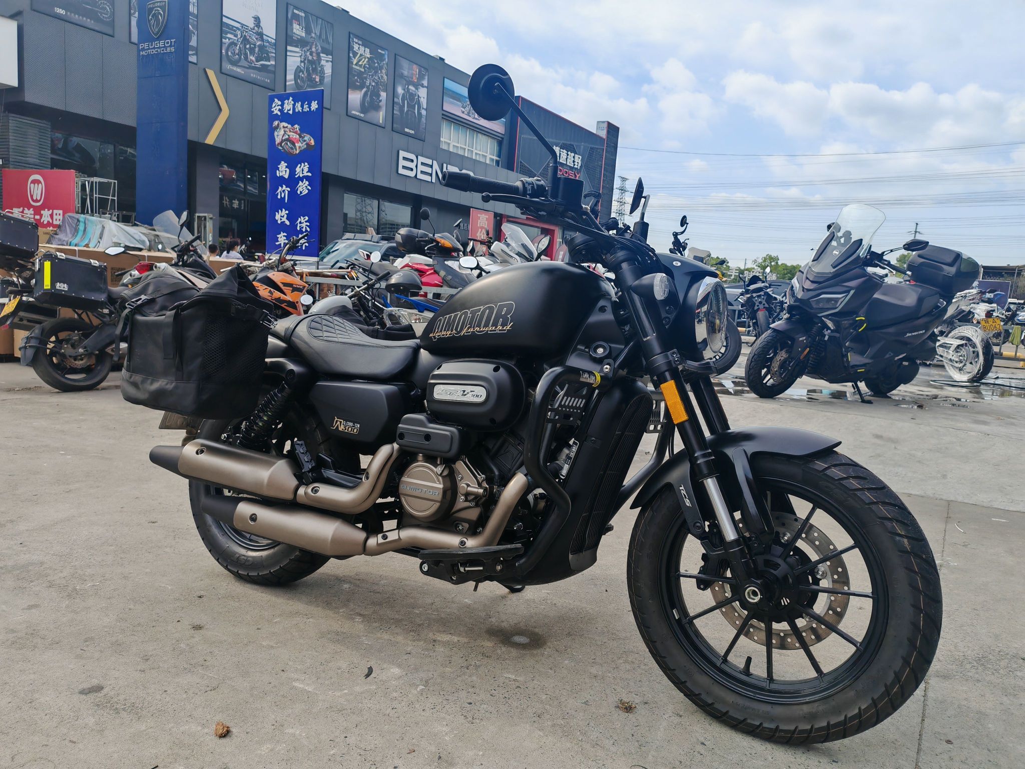 QJMOTOR 闪300S