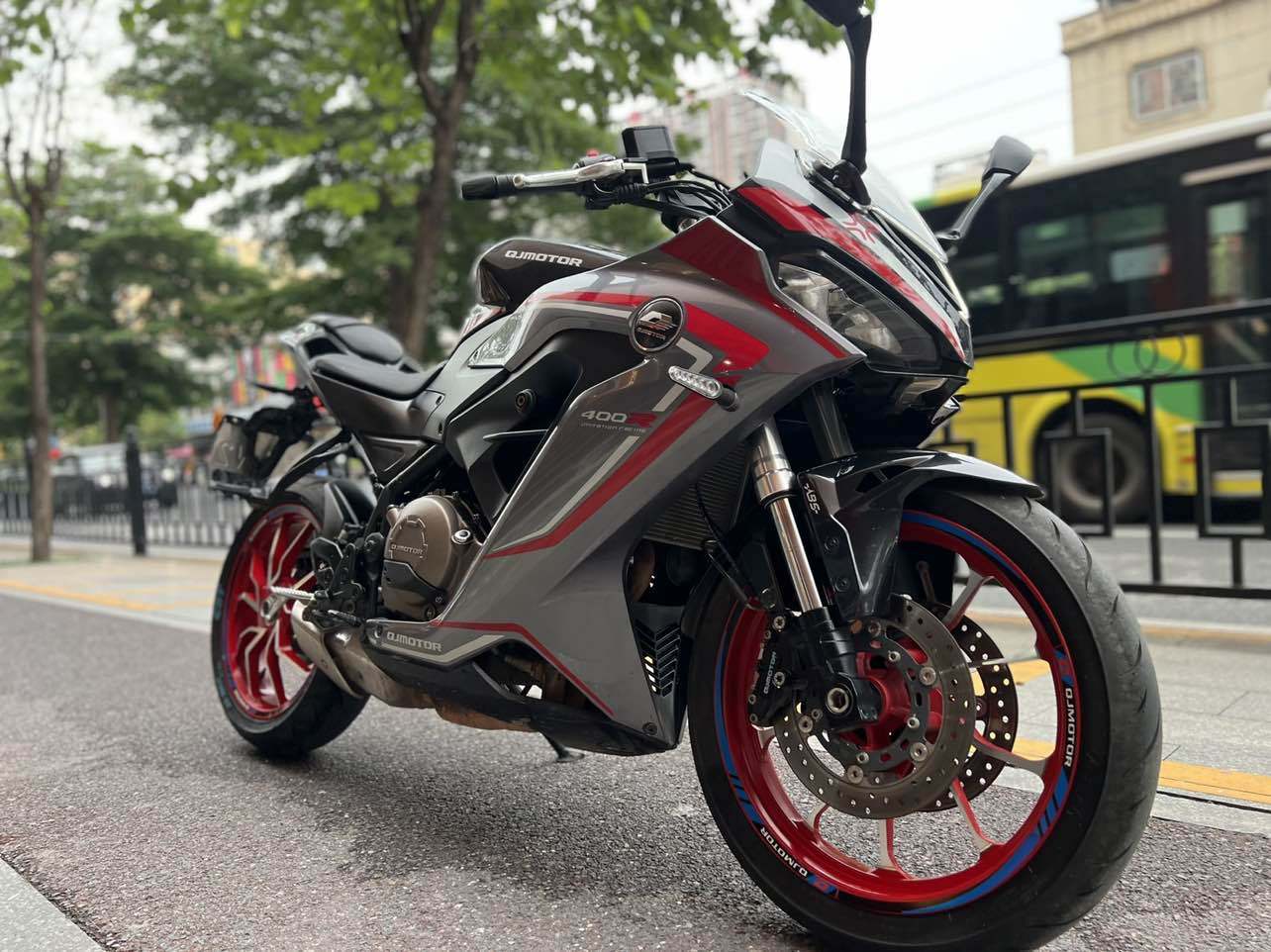 QJMOTOR 赛400