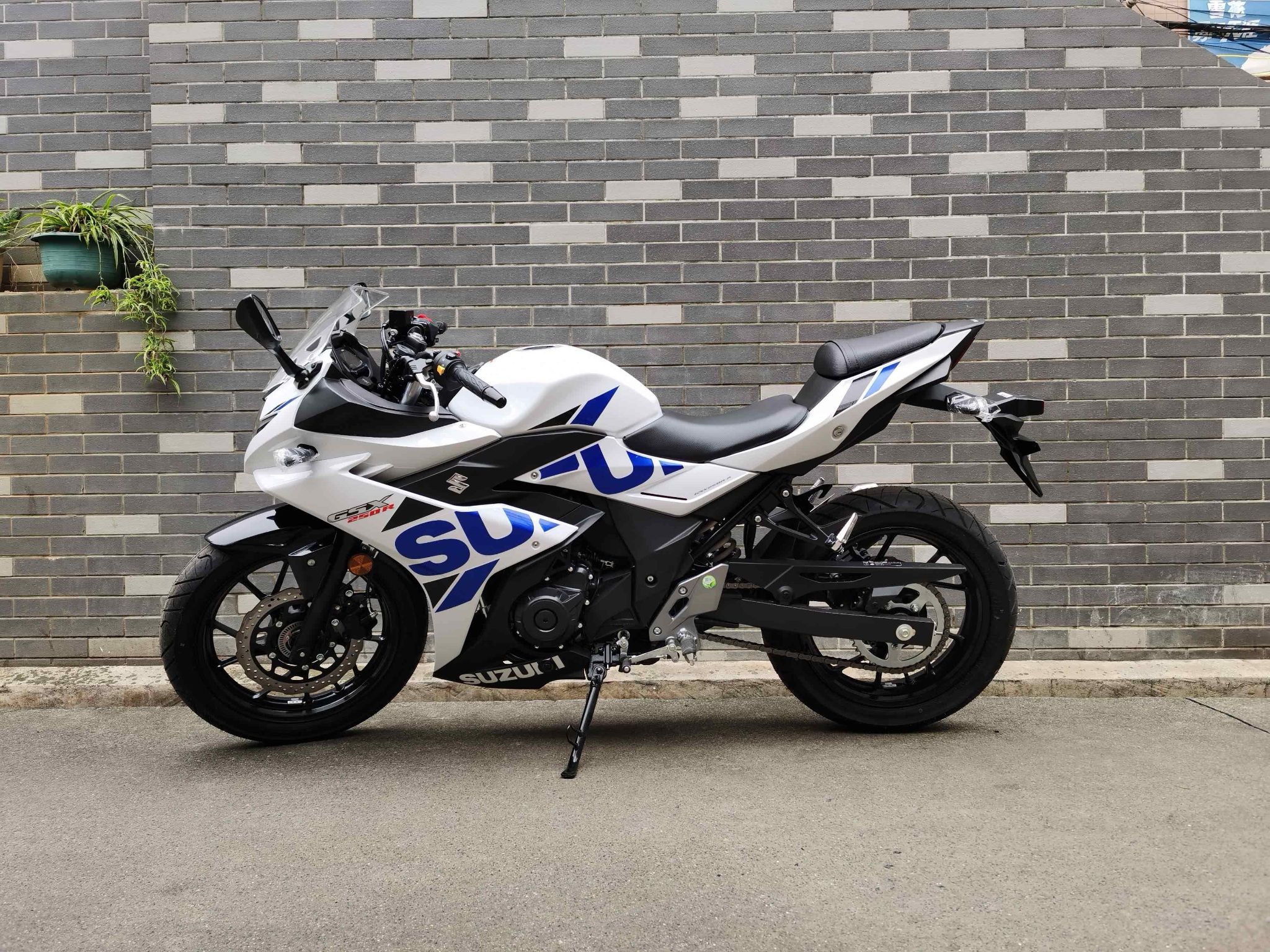 豪爵铃木 GSX250R