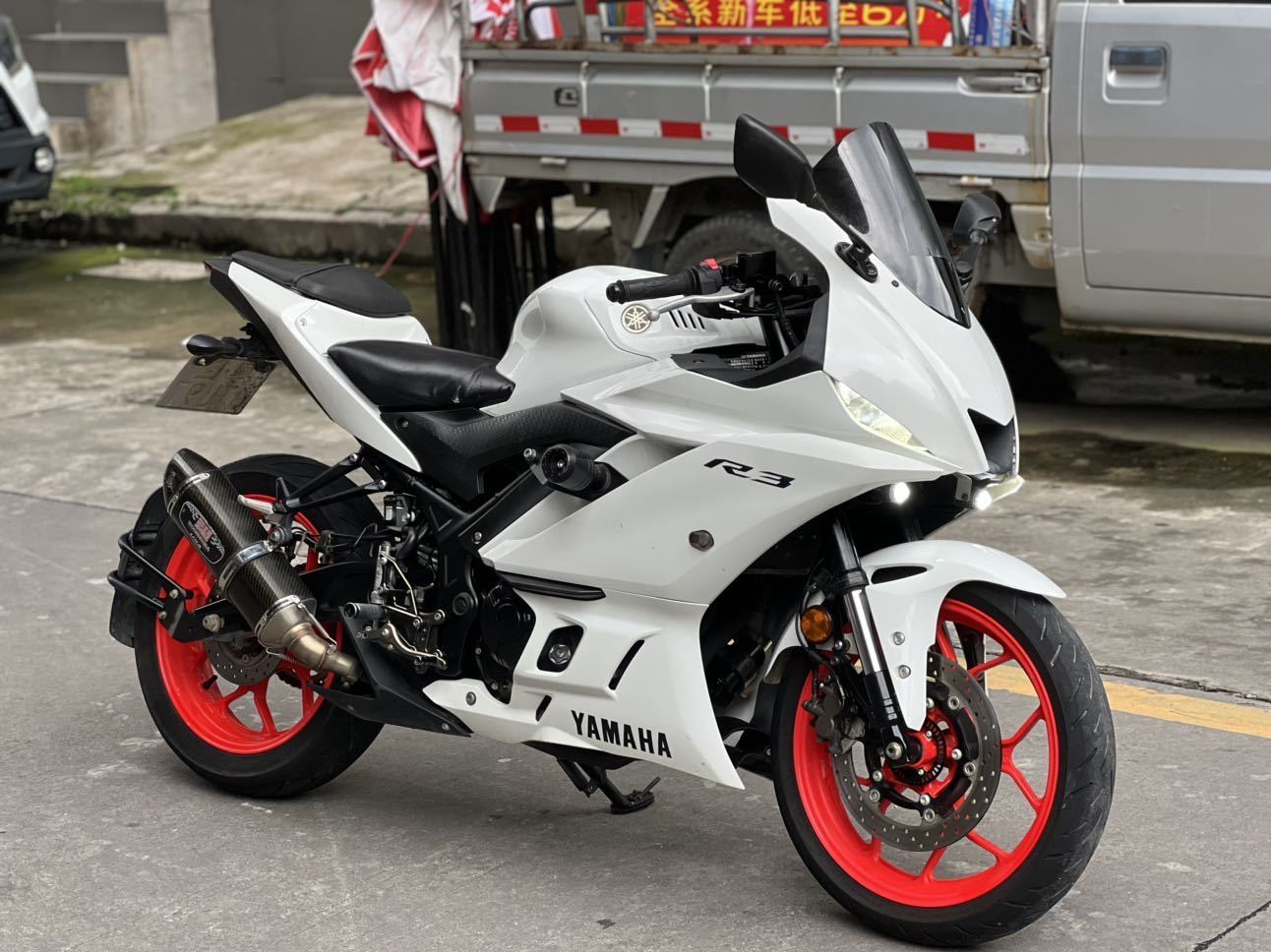 雅马哈 YZF-R3