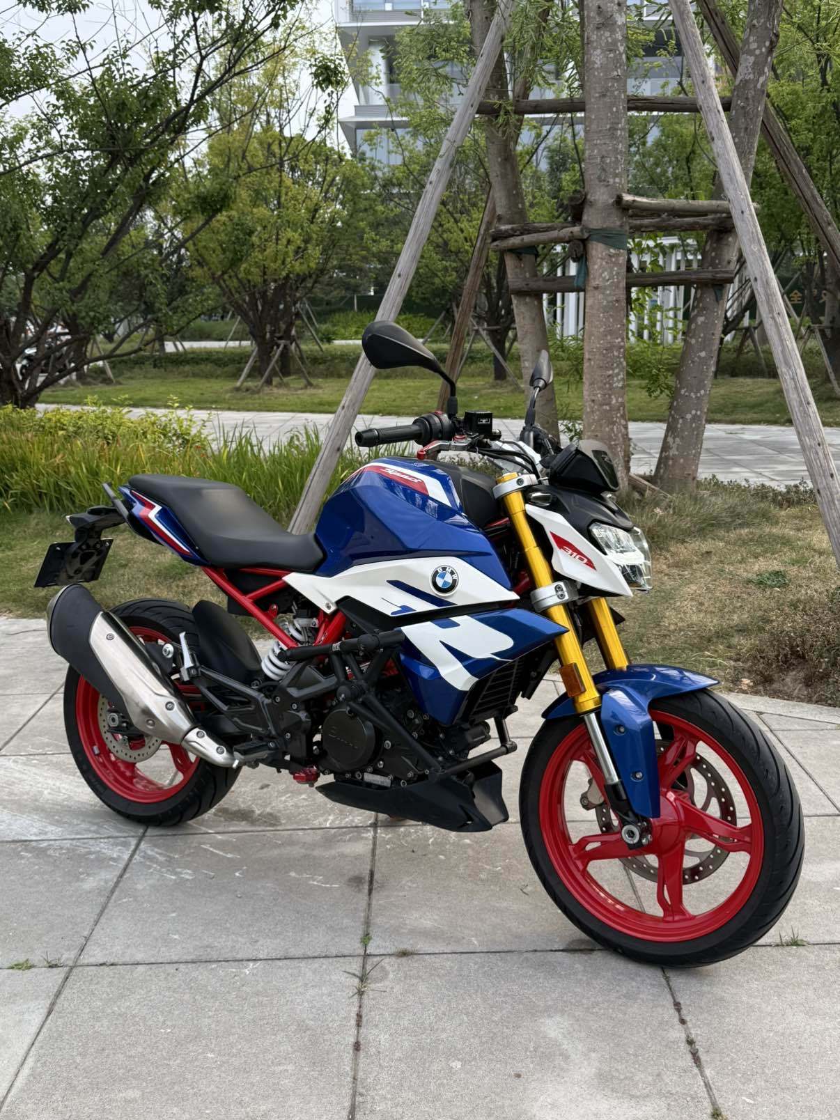 宝马 G 310 R