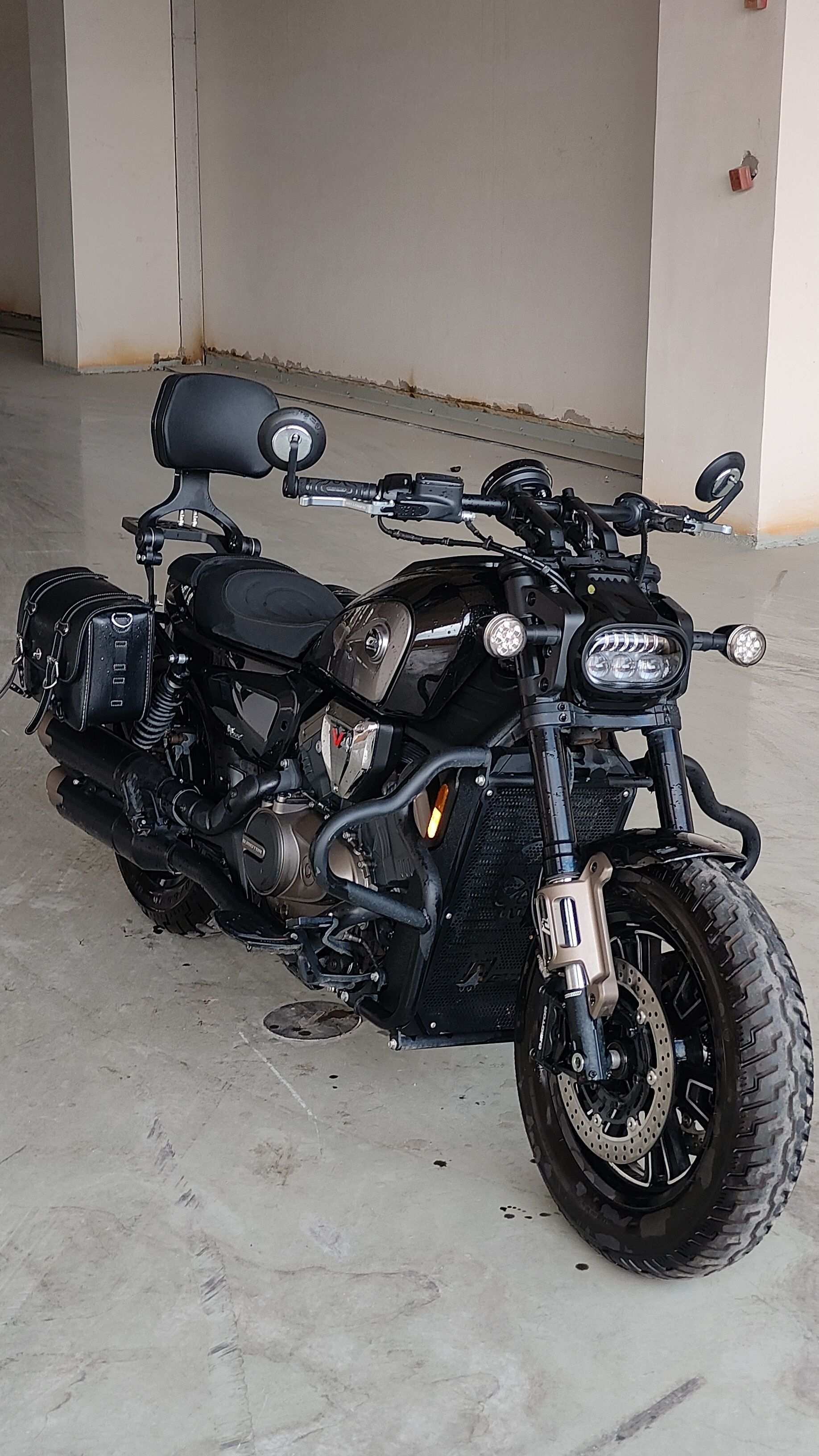 QJMOTOR 闪600