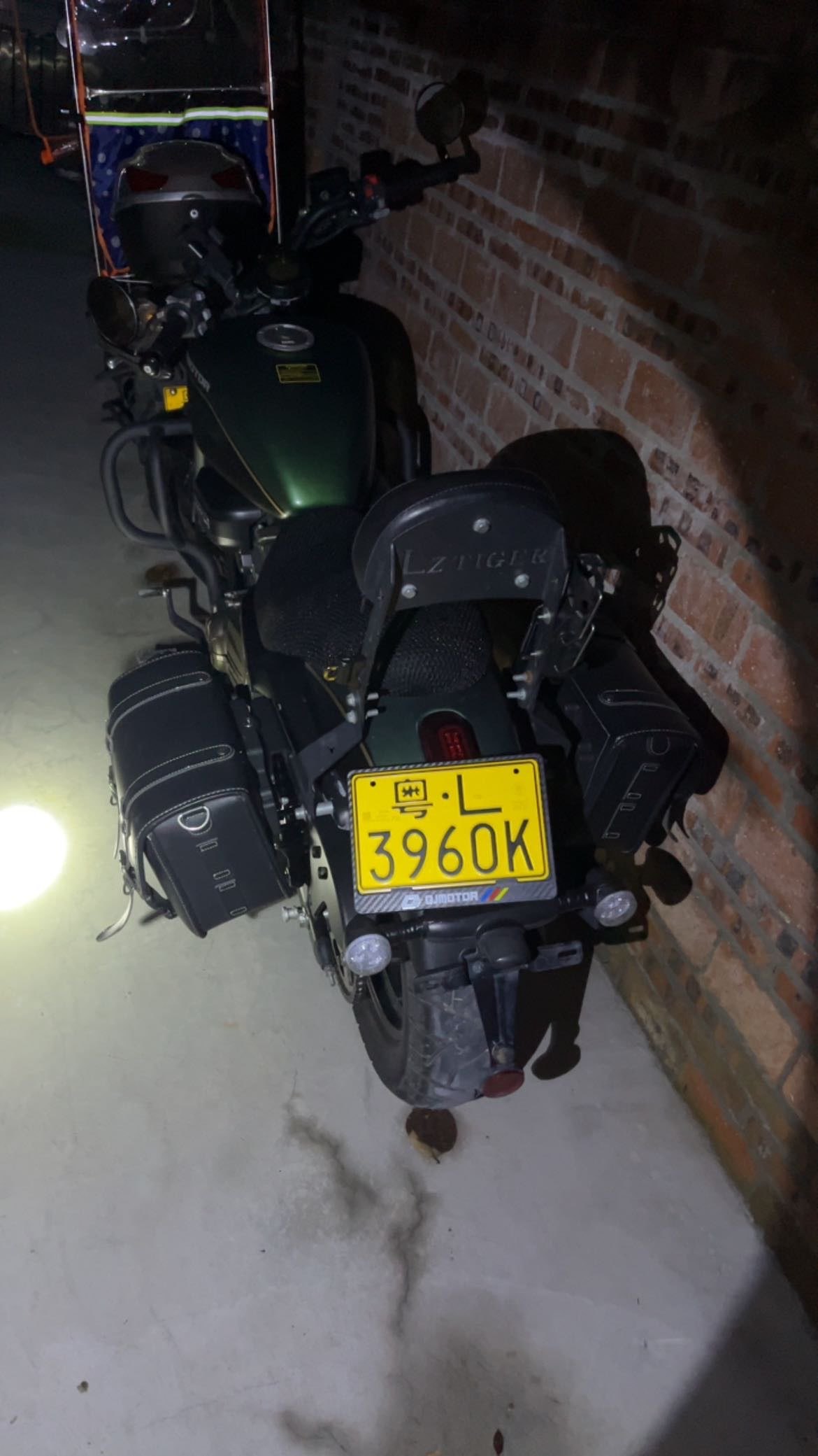 QJMOTOR 闪300S