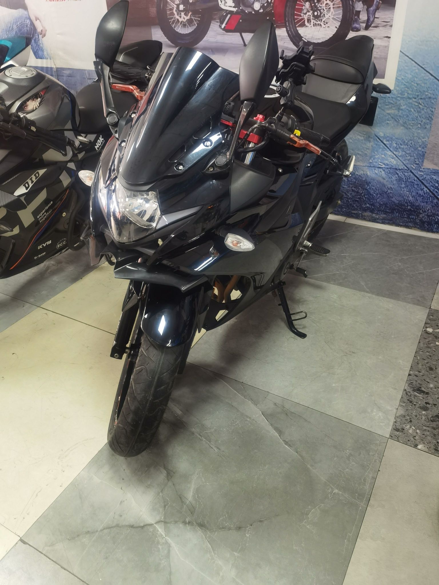 豪爵铃木 GSX250R