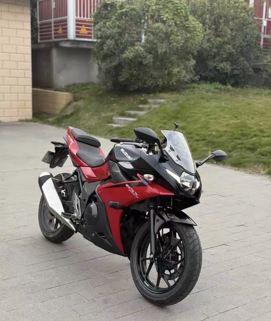 豪爵铃木 GSX250R