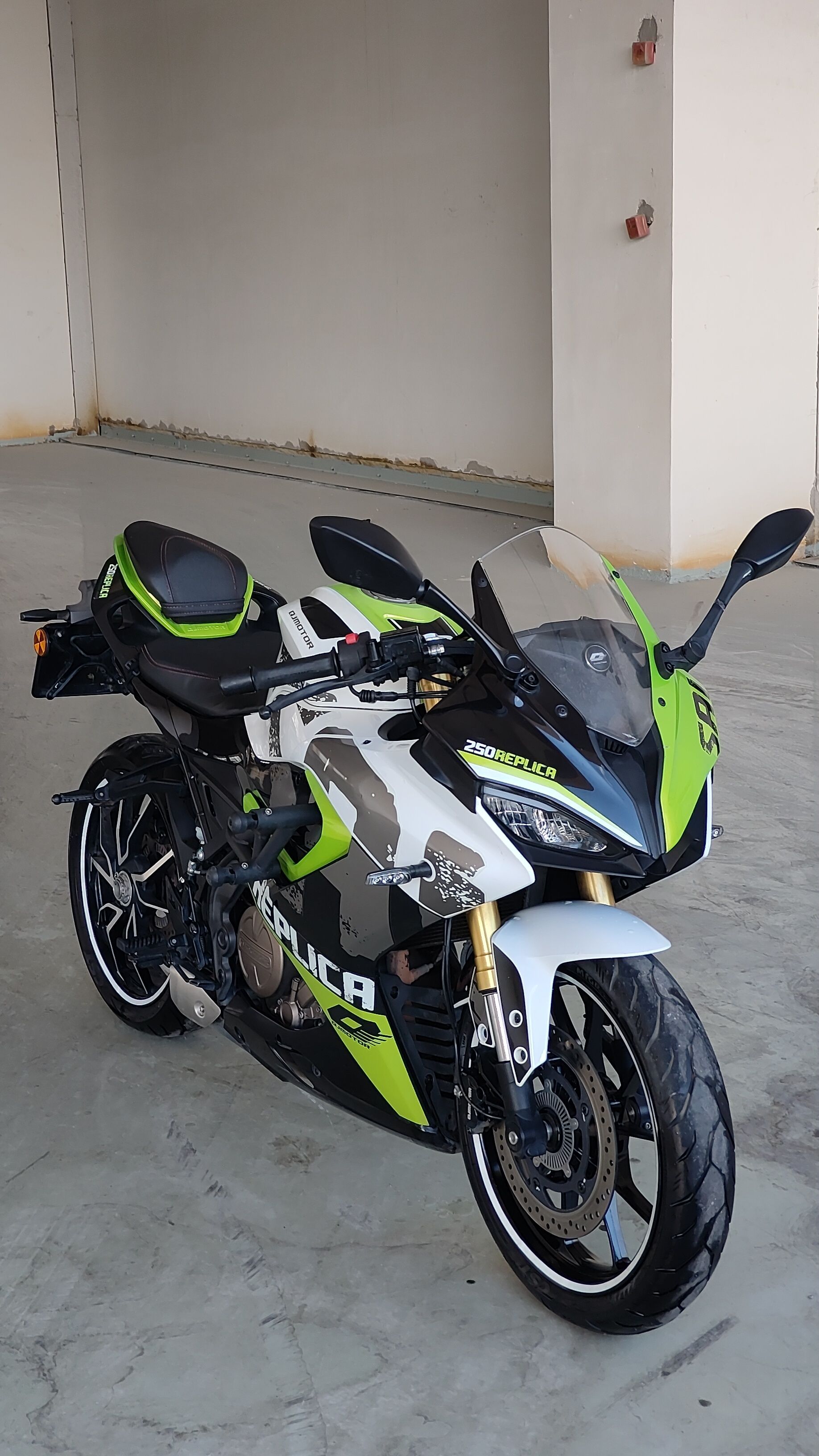 QJMOTOR 赛250