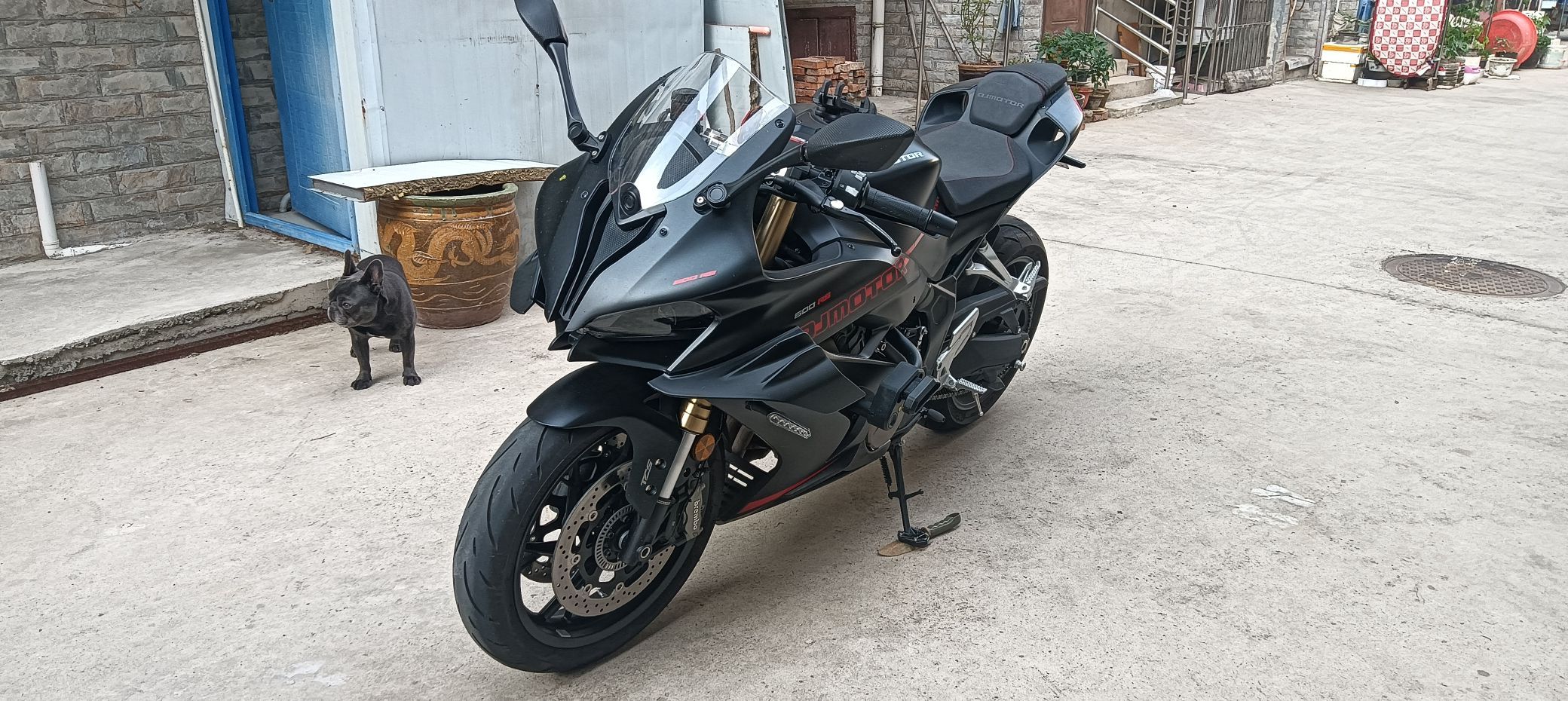 QJMOTOR 赛600