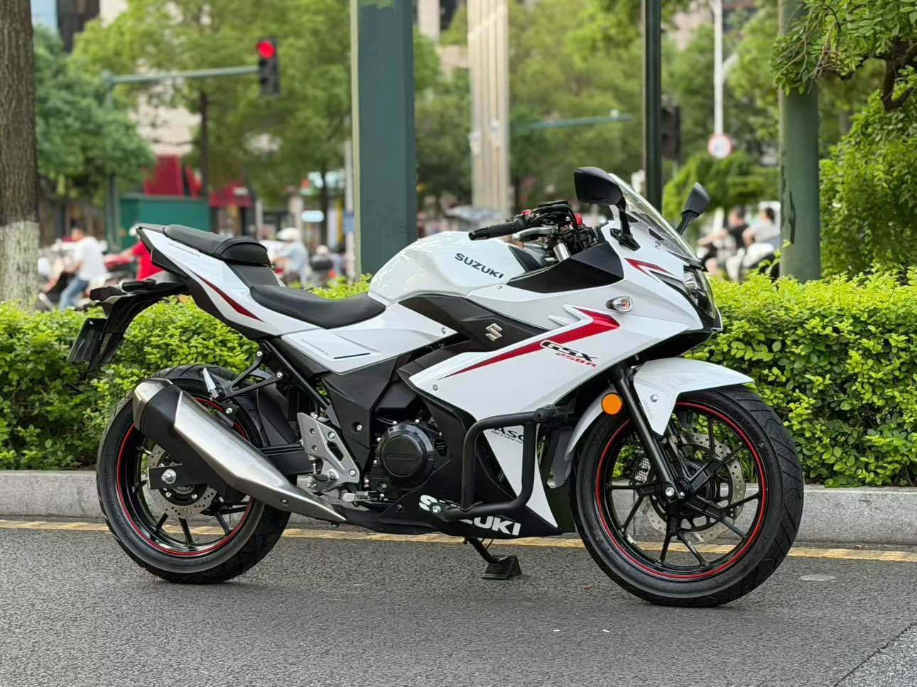 豪爵铃木 GSX250R