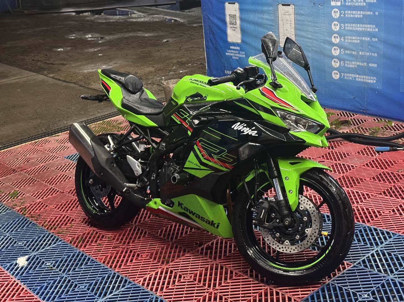 川崎 ZX-4R