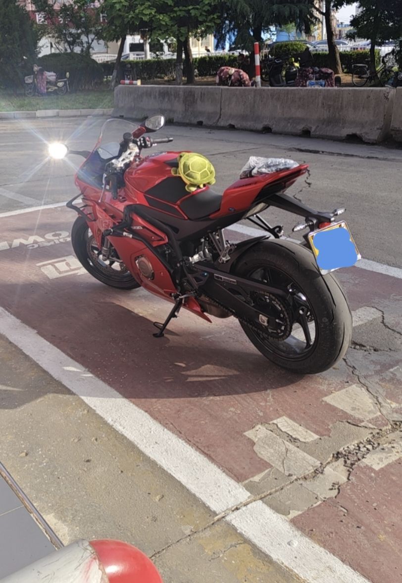 张雪机车 500RR